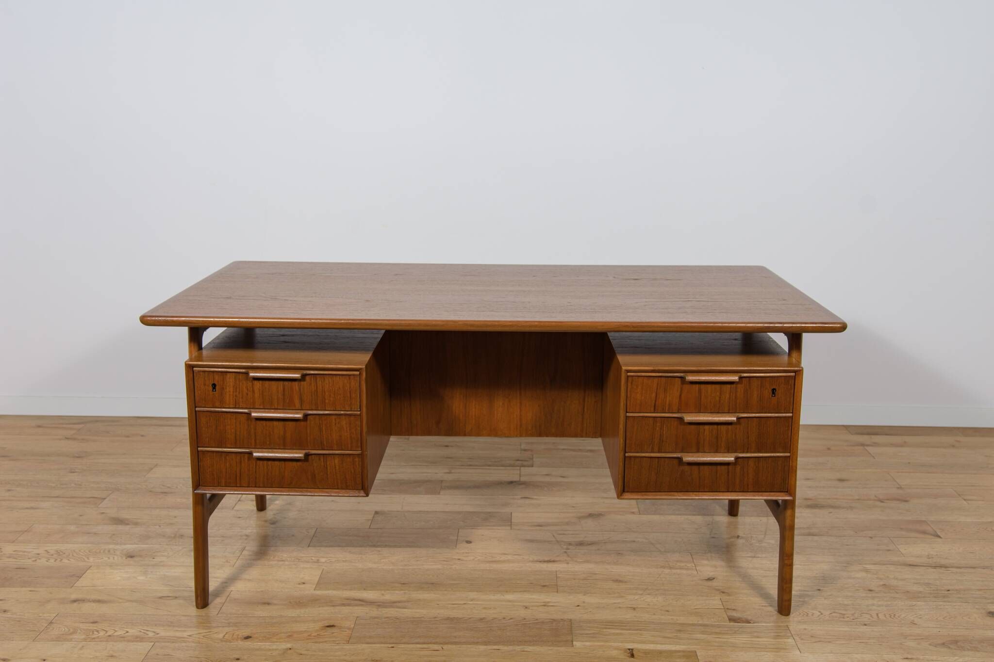 Bureau indépendant en teck modèle 75 de Omann Jun, Danemark, années 1950.
