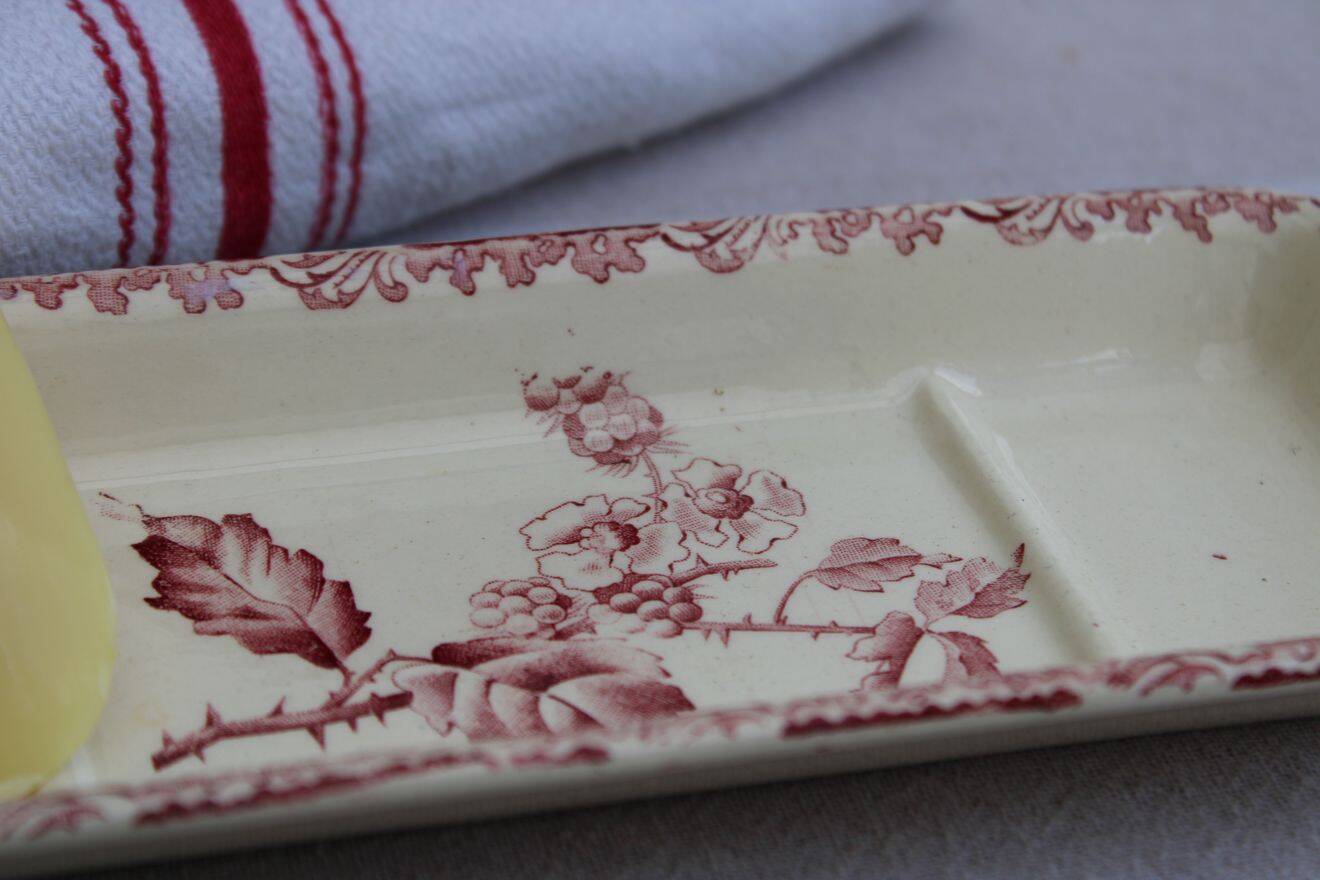 Ceramic soap dish