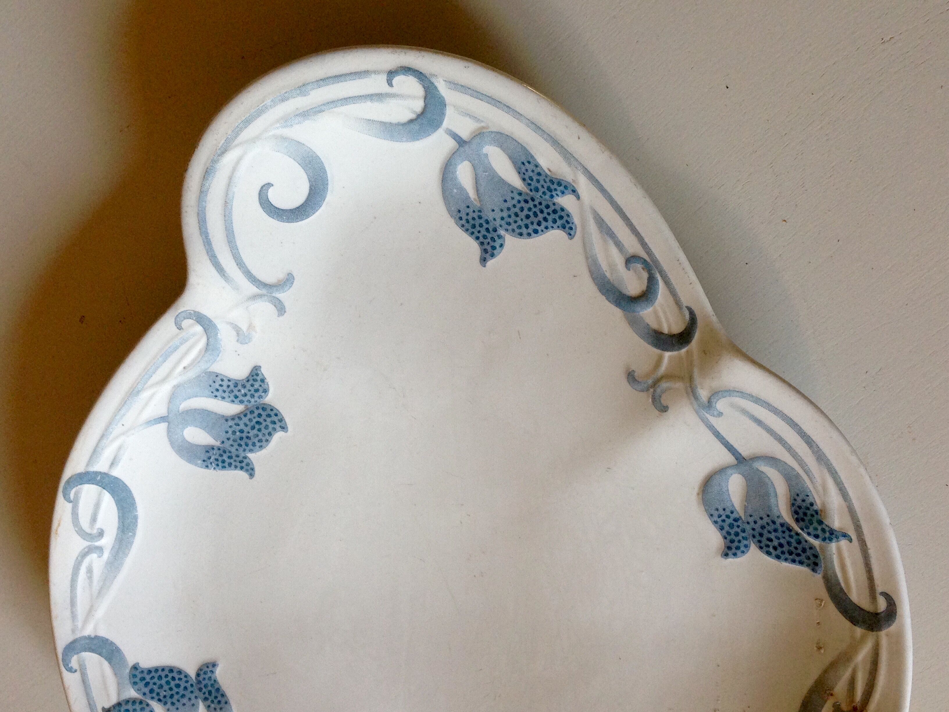 Tircis  Sarreguemines dish circa 1900