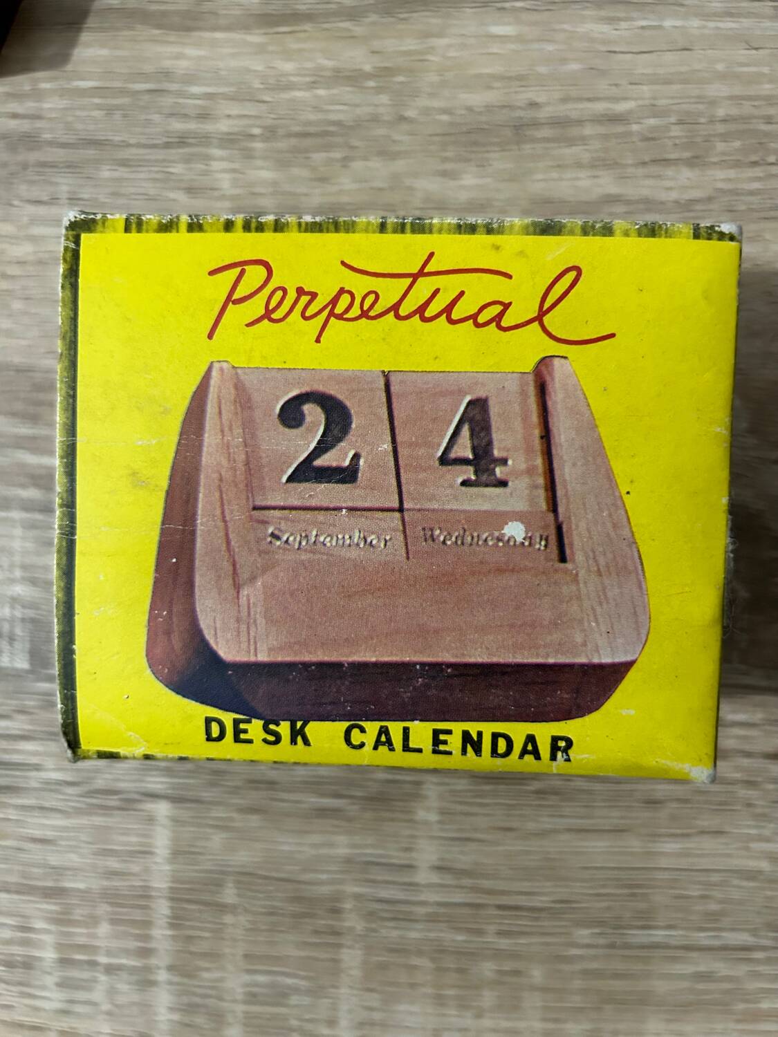 Perpetual calendar in wooden cubes
