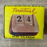 Perpetual calendar in wooden cubes