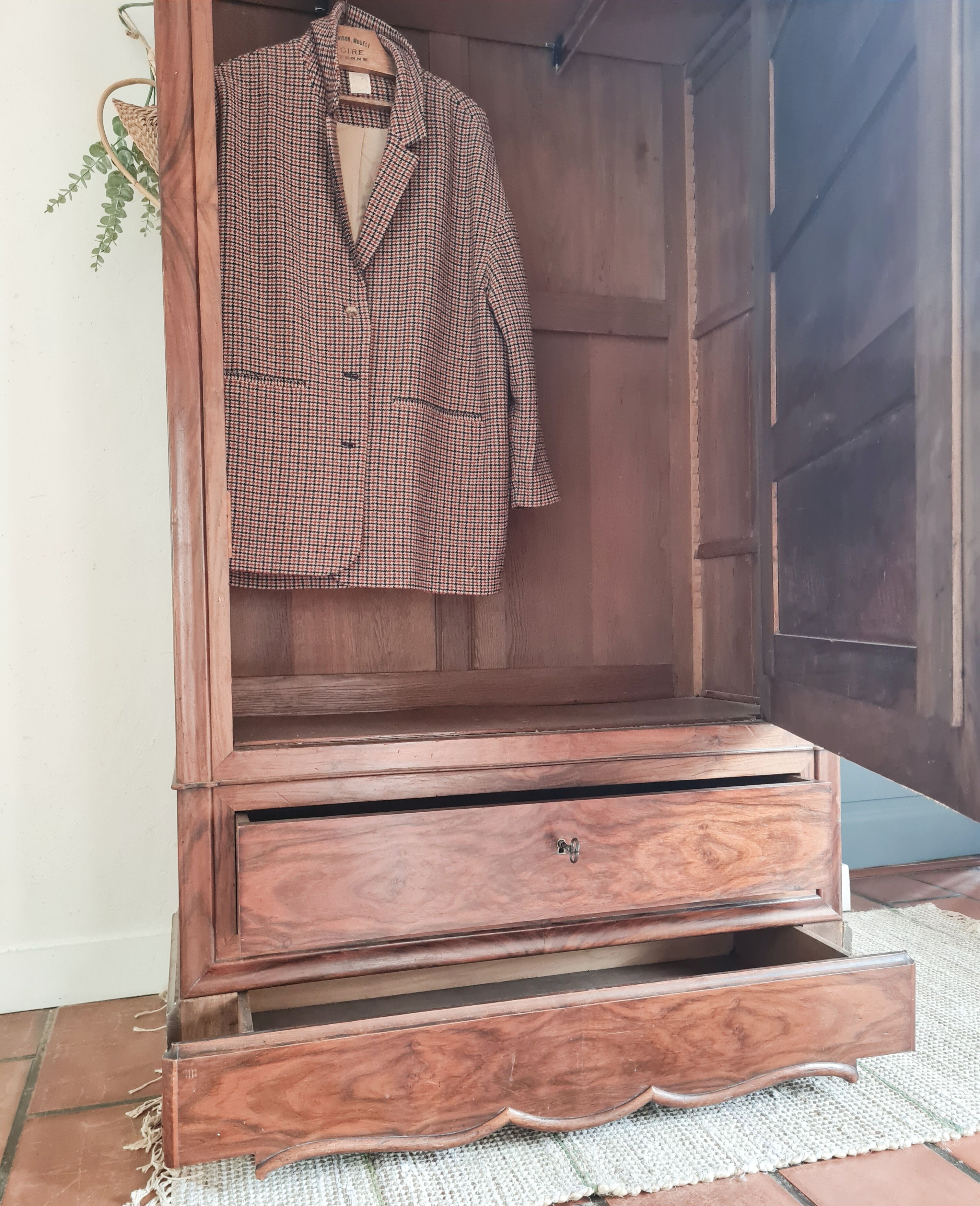 Armoire bonnetière ancienne art déco