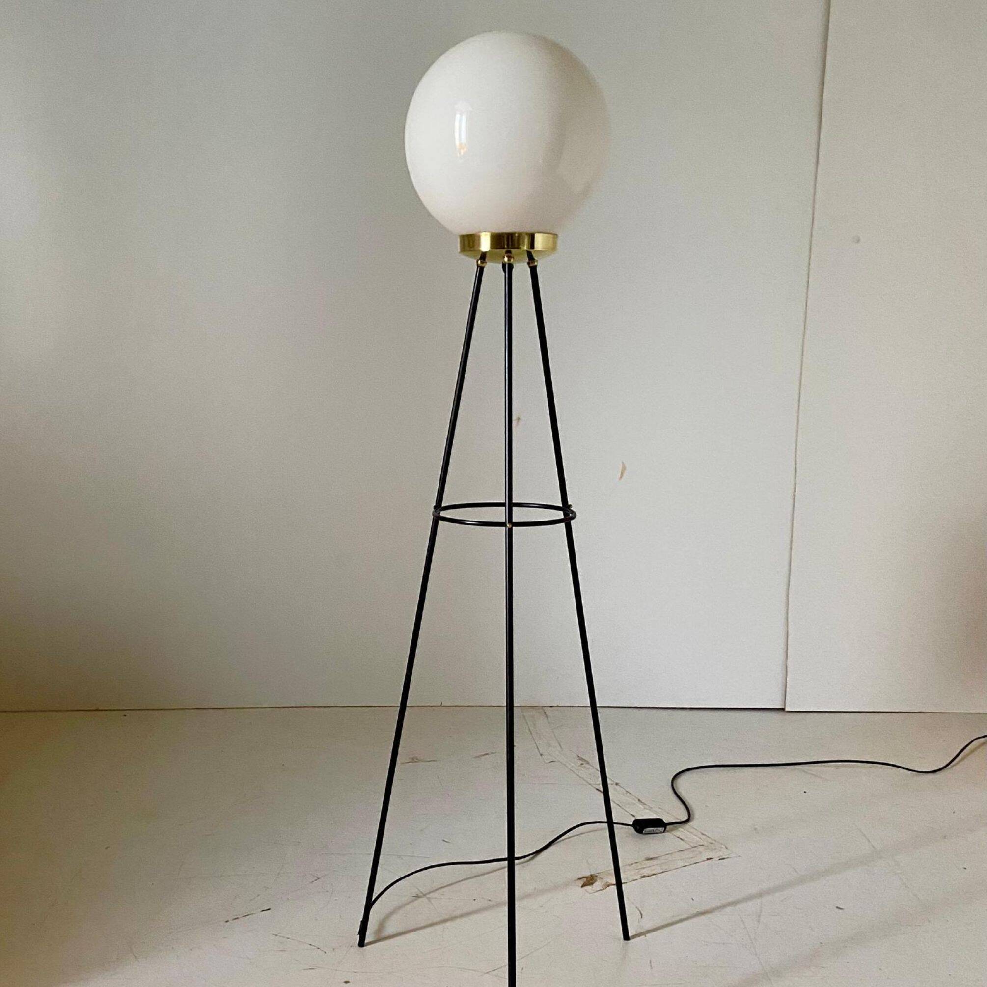 Vintage Stilnovo Floor Lamp, Opaline Glass & Iron, Italy 1950s