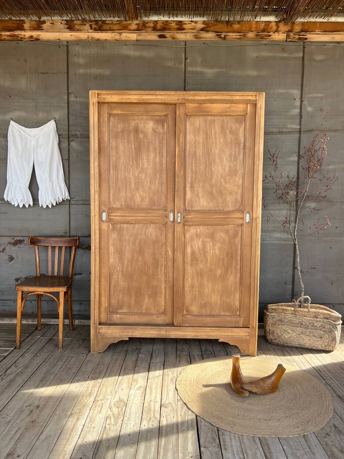 Parisian wardrobe with sliding doors