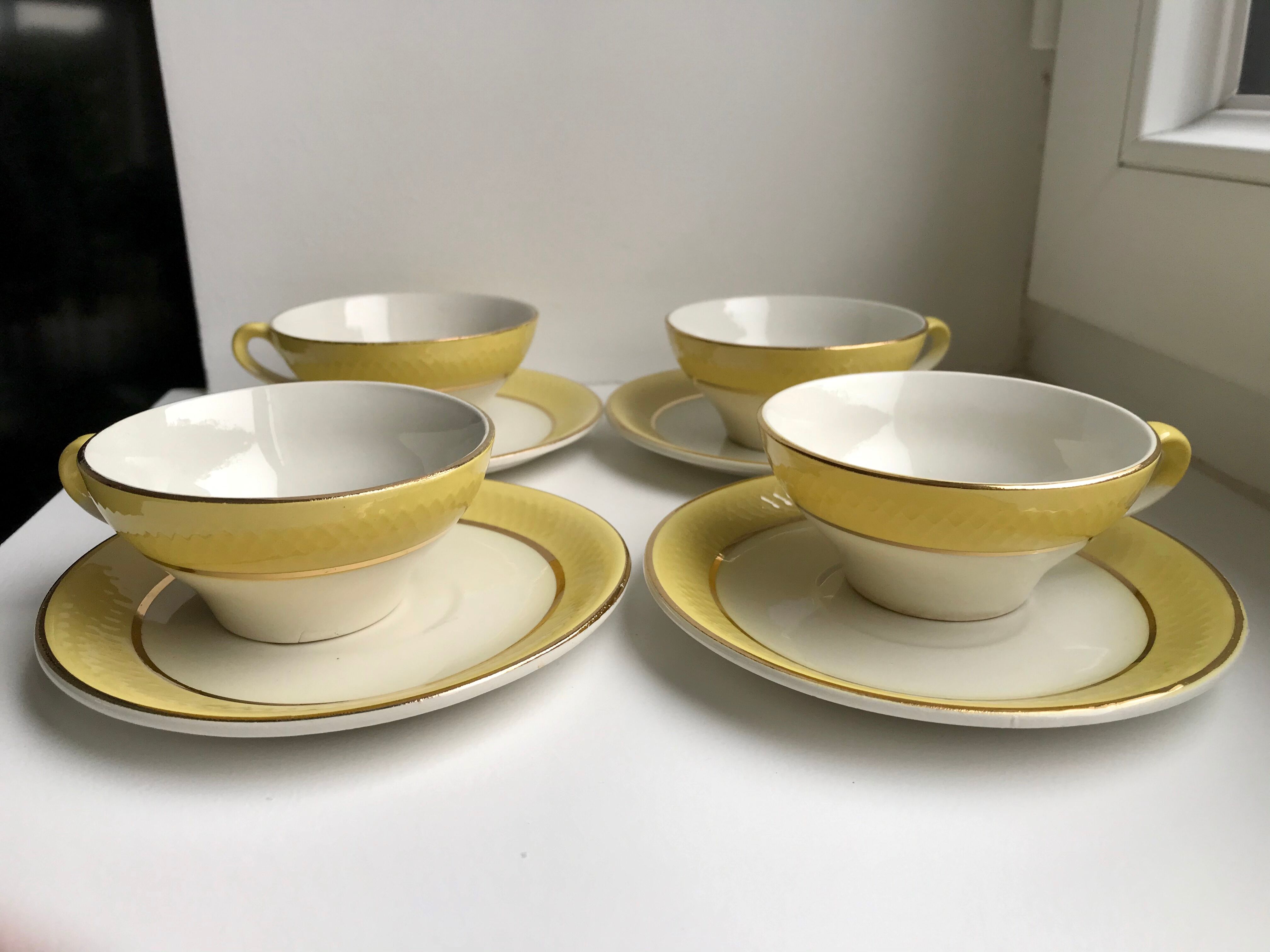Lot de 4 tasses et sous-tasses jaune canari moulin des loups années 50