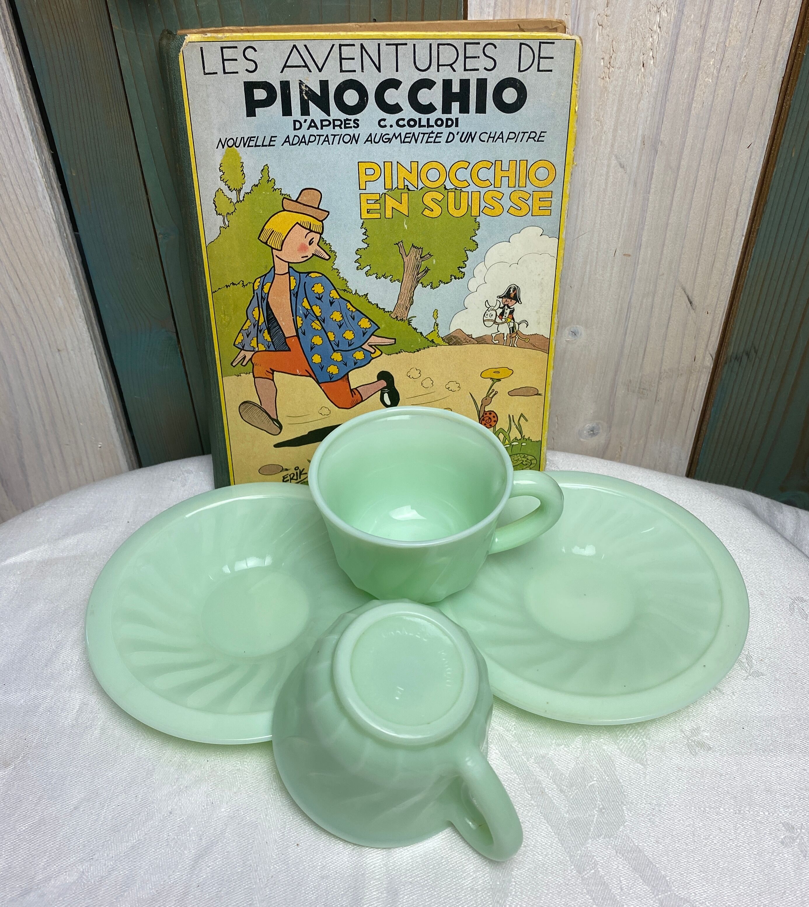 Set of 2 antique green opaline cups