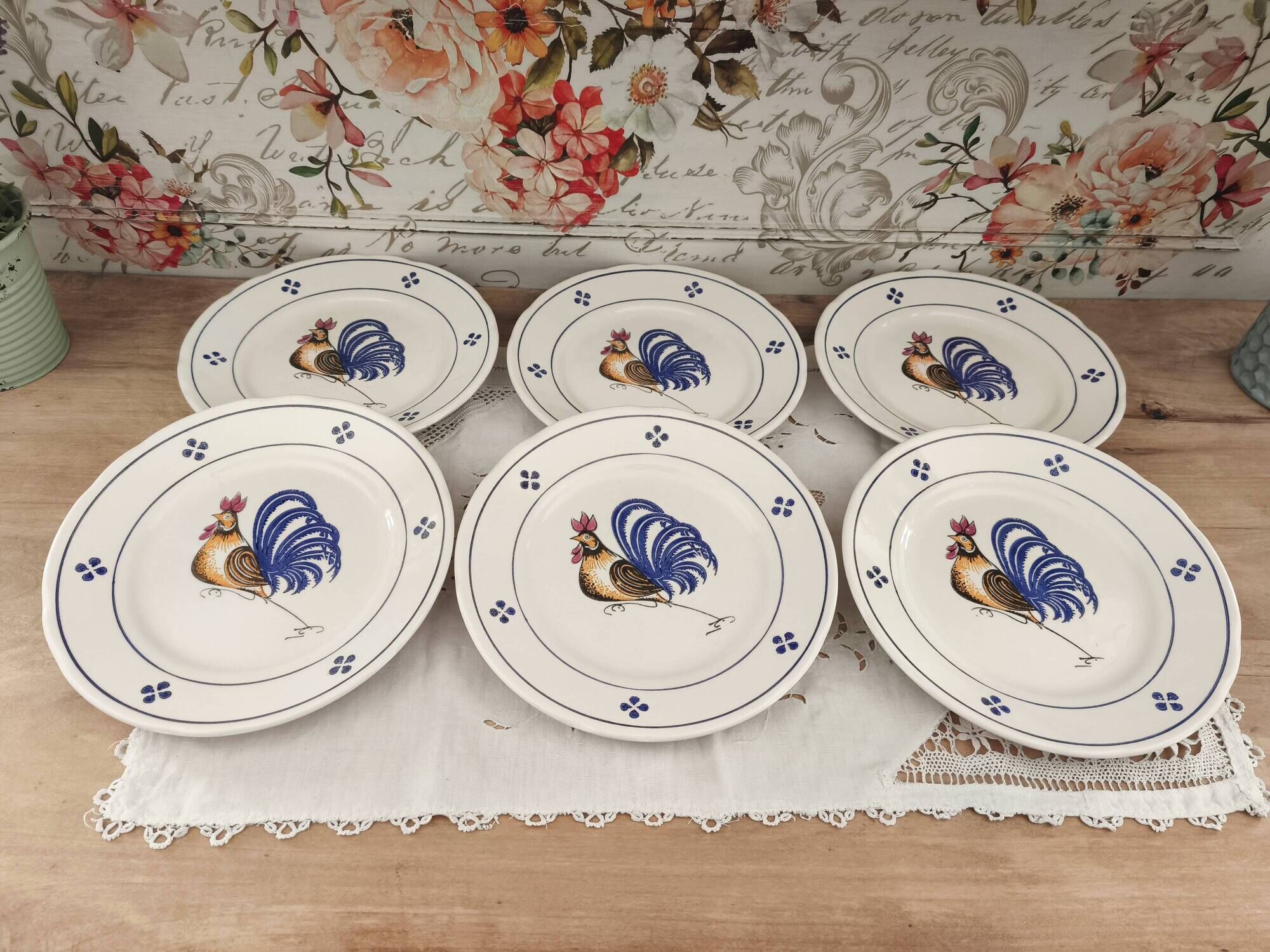 Set of 6 flat plates in earthenware with rooster design.