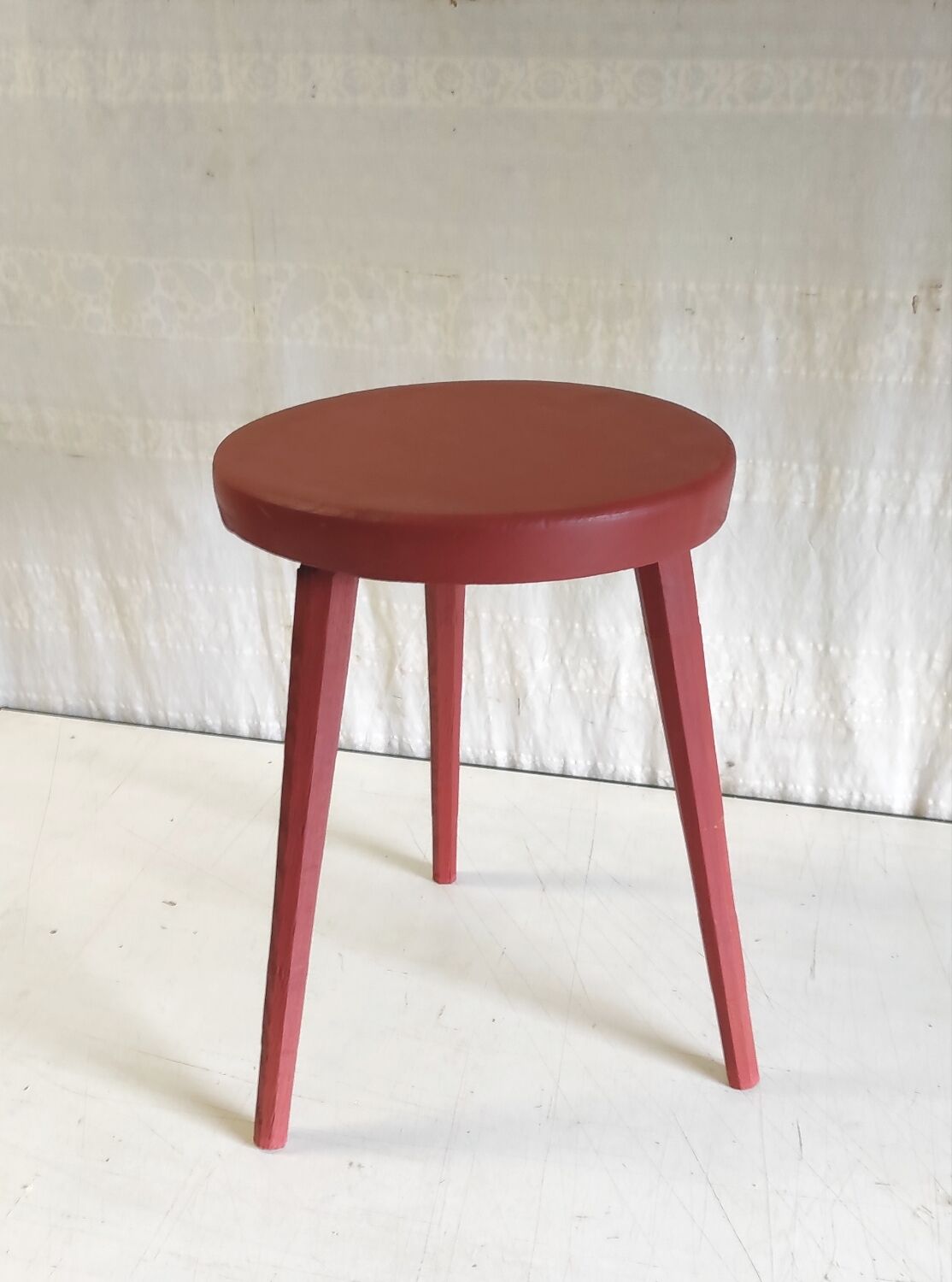 Tripod stool in solid oak - mid 20th century