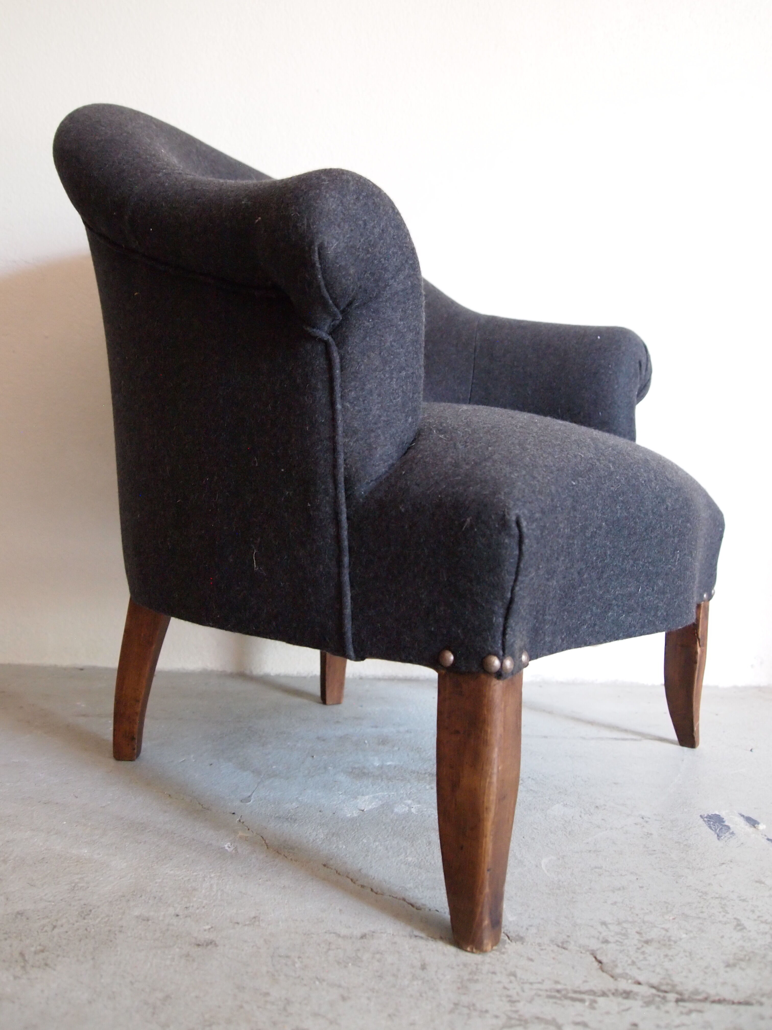Wool toad chair