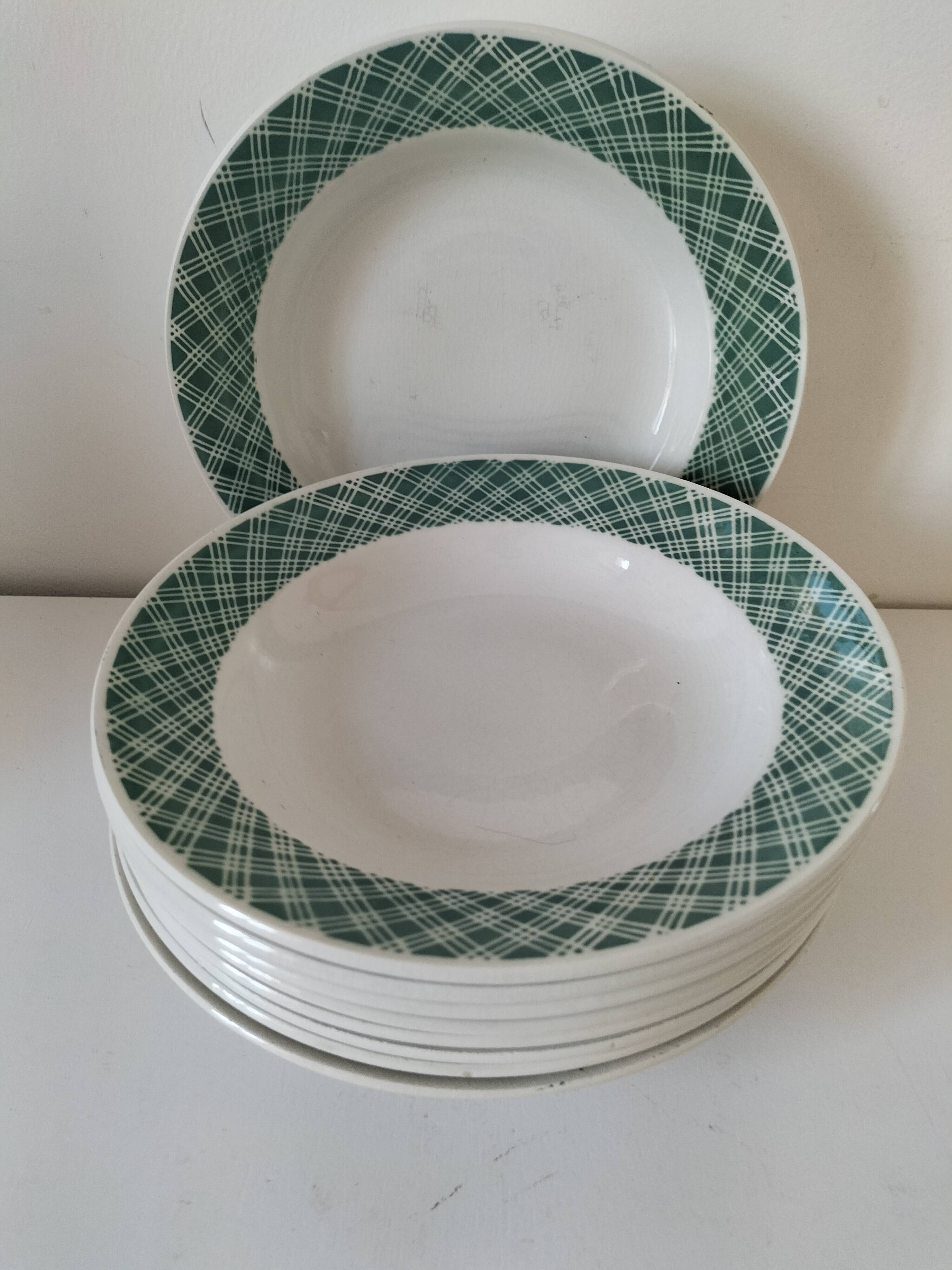 Set of 9 earthenware soup plates – Saint-Amand, decor no. 207 (1941)