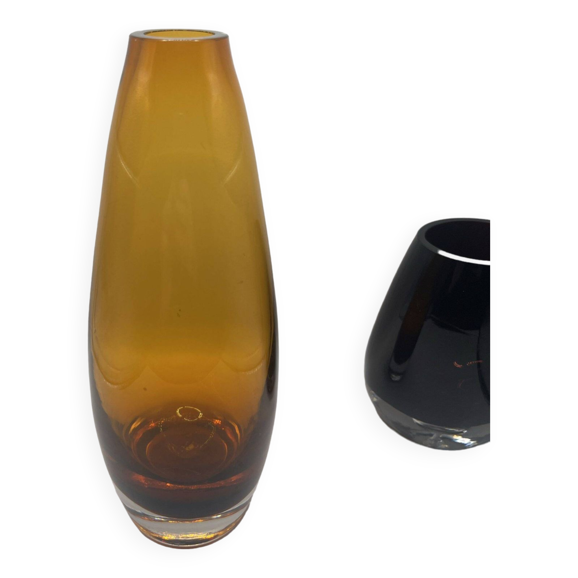 Vase scandinave ovoïde en verre ambré vers 1960