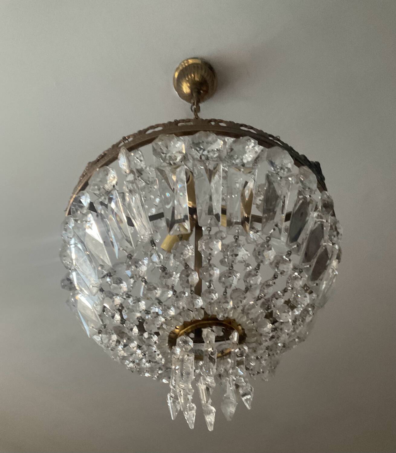 Hot air balloon chandelier with tassels