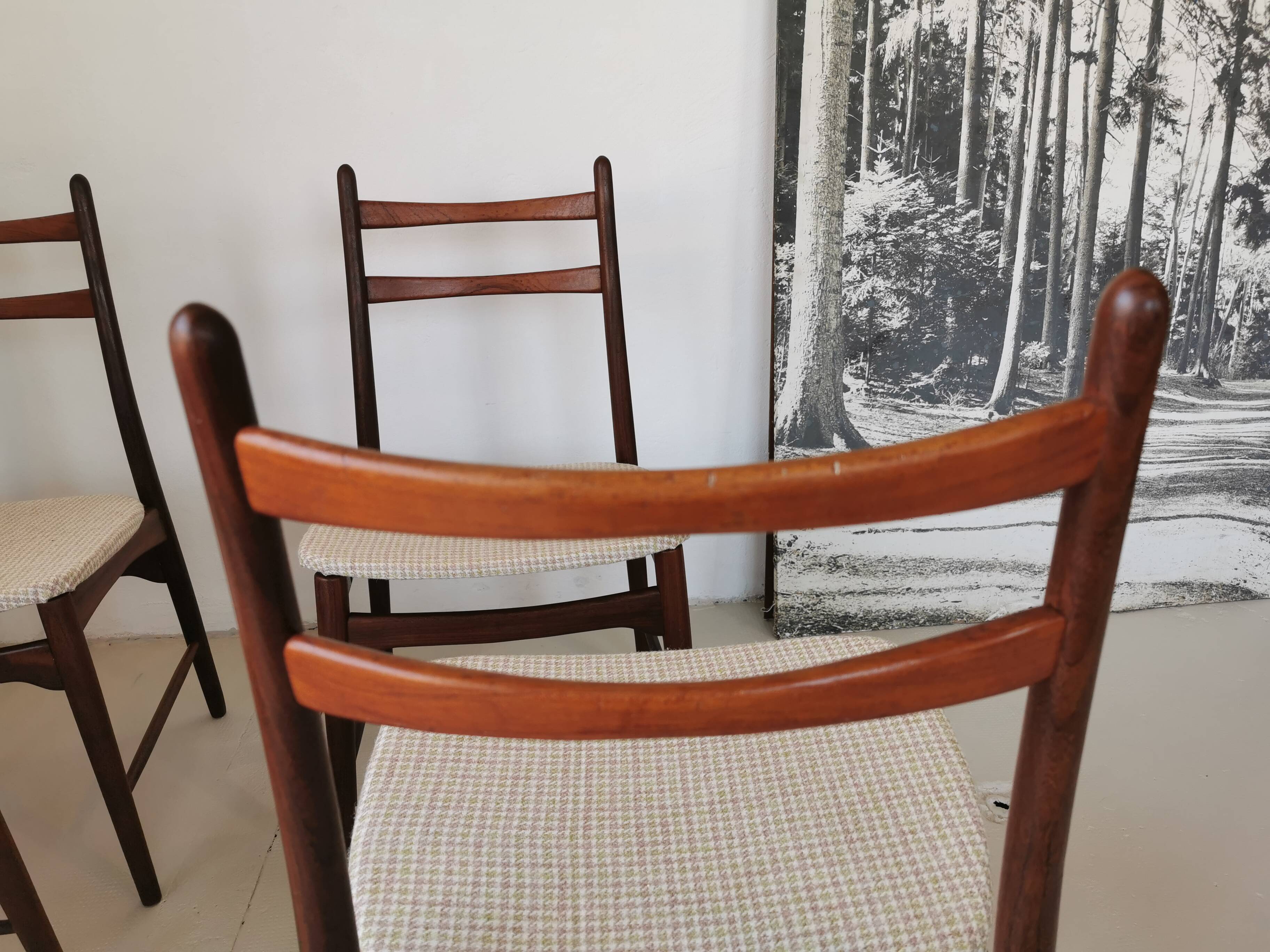Set of 4 Scandinavian chairs no