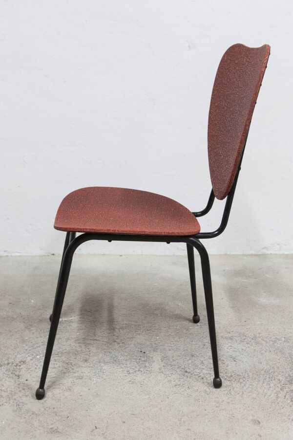 Chaise vintage 70 en métal laqué noir et vinyl rouge atypique