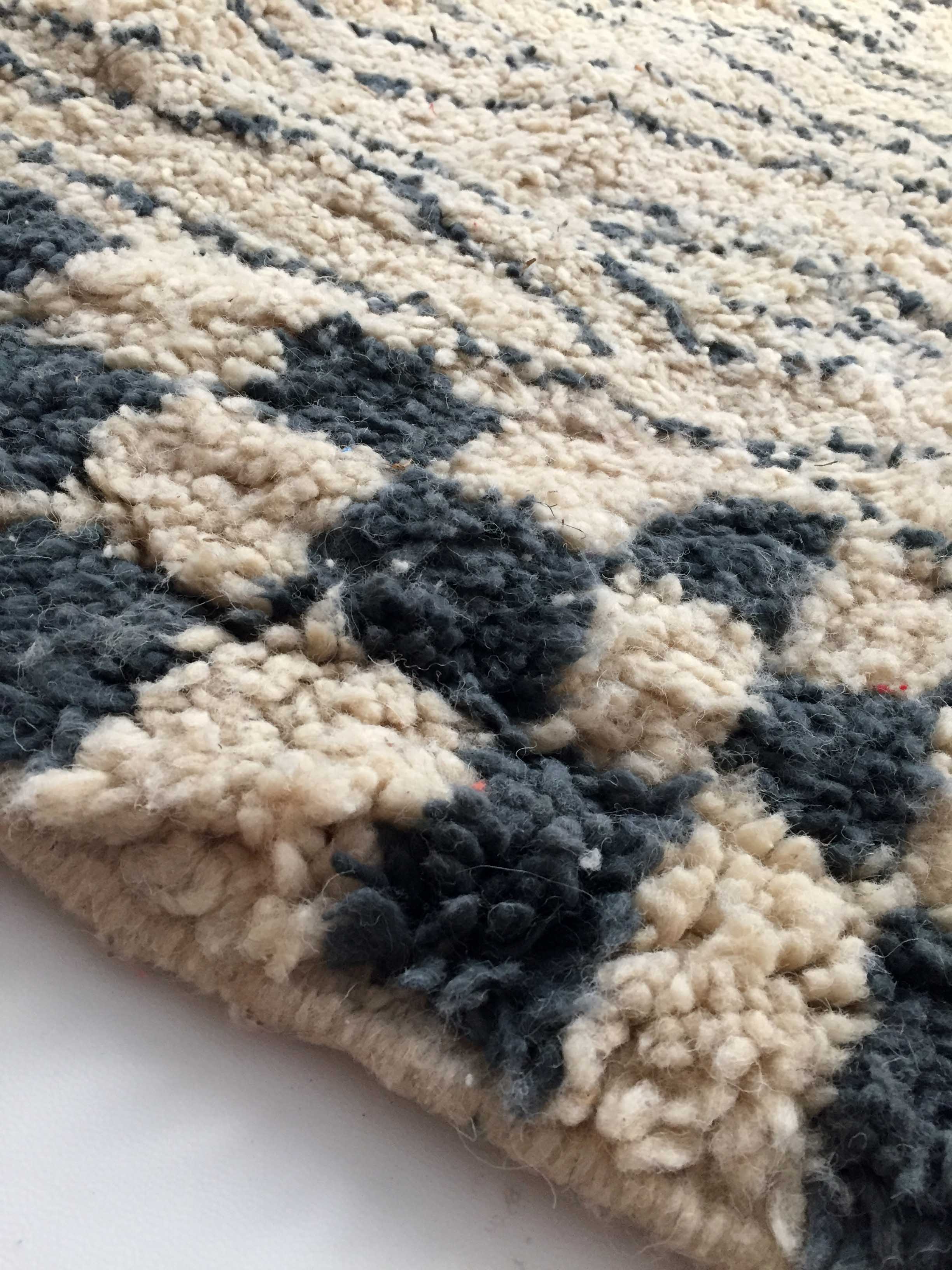 Moroccan Berber carpet Boujaad ecru with gray patterns 290x203cm