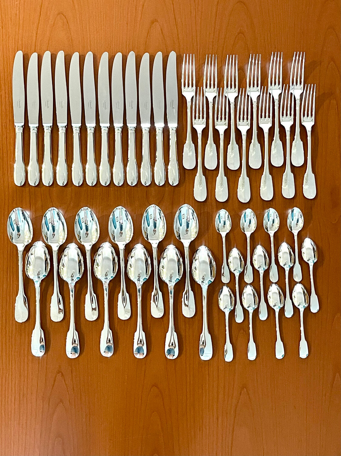 Christofle Cluny, cutlery set of 48 pieces in like-new condition.