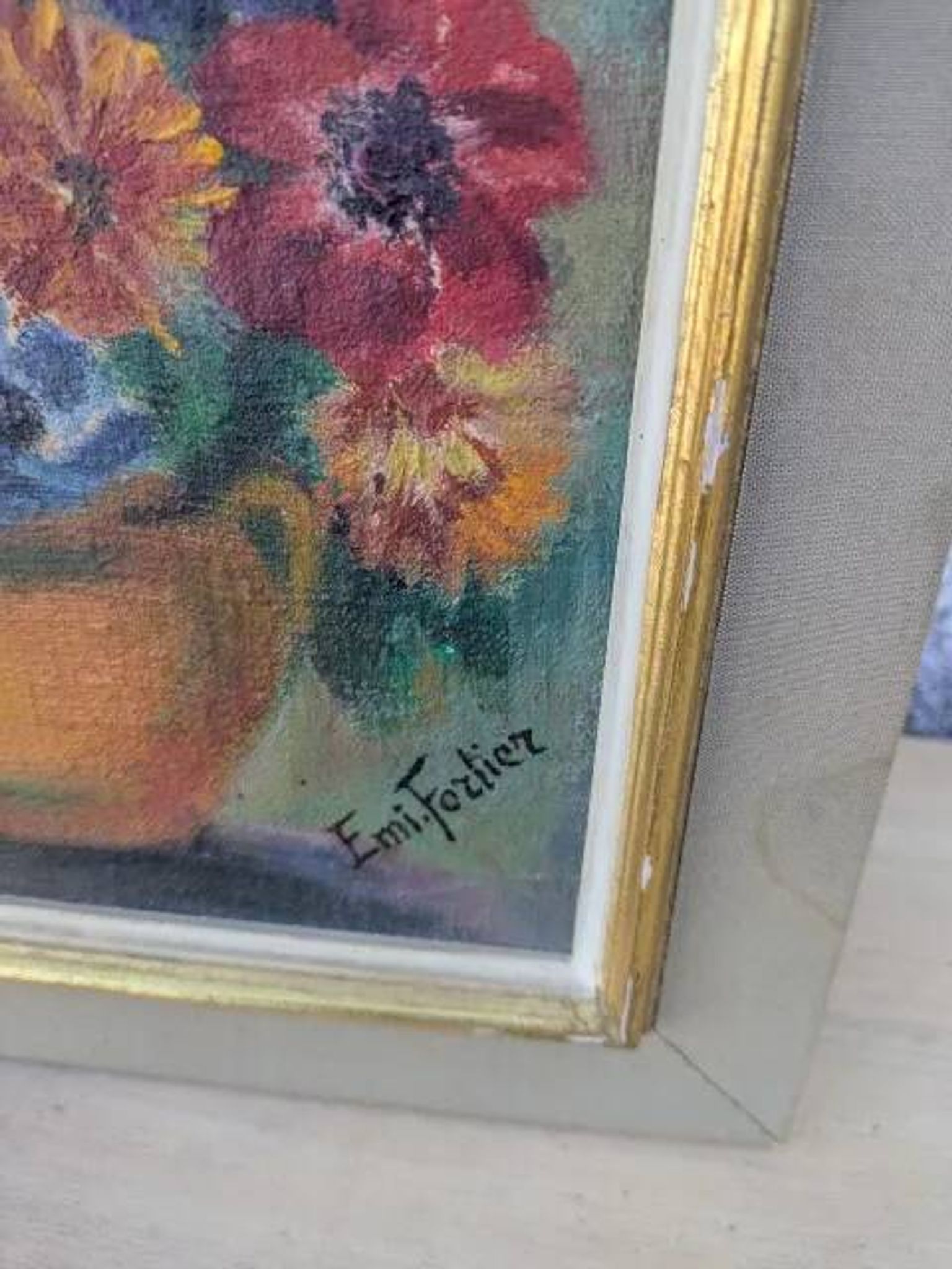Ancient table, bouquet