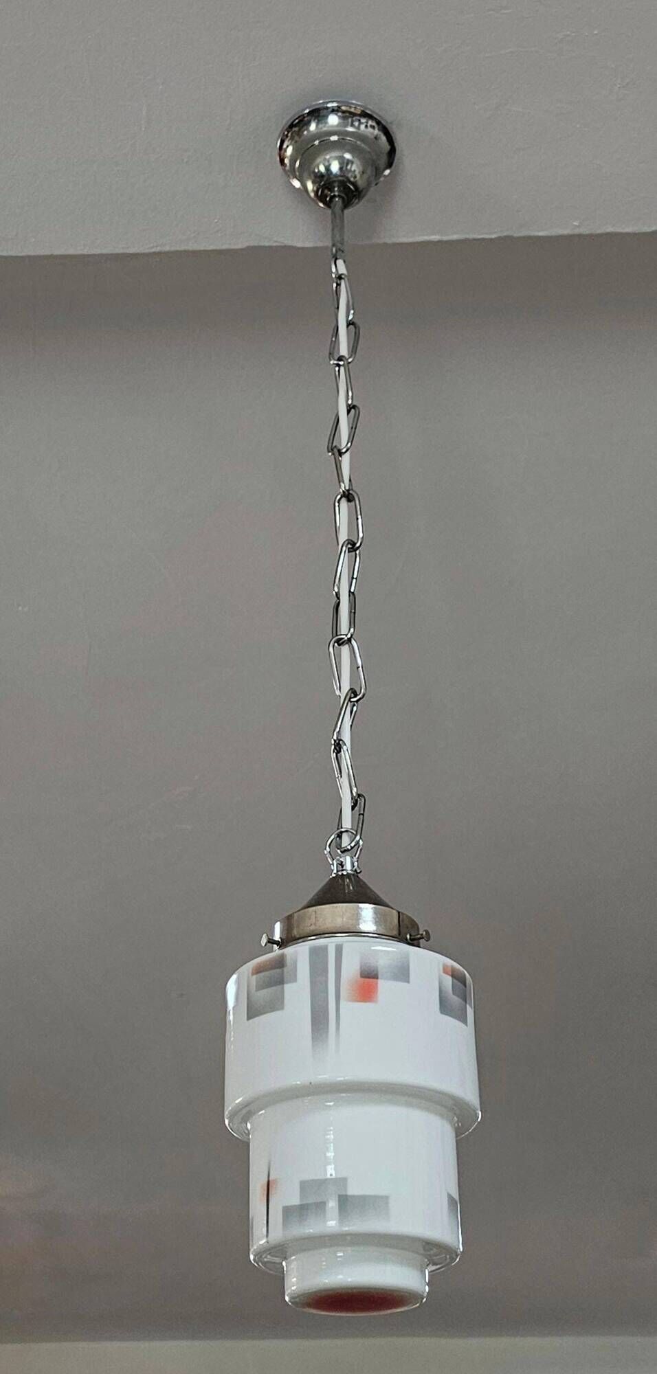 Lustre Art Déco Gratte-ciel à Étages en Verre Opalin, 1930s