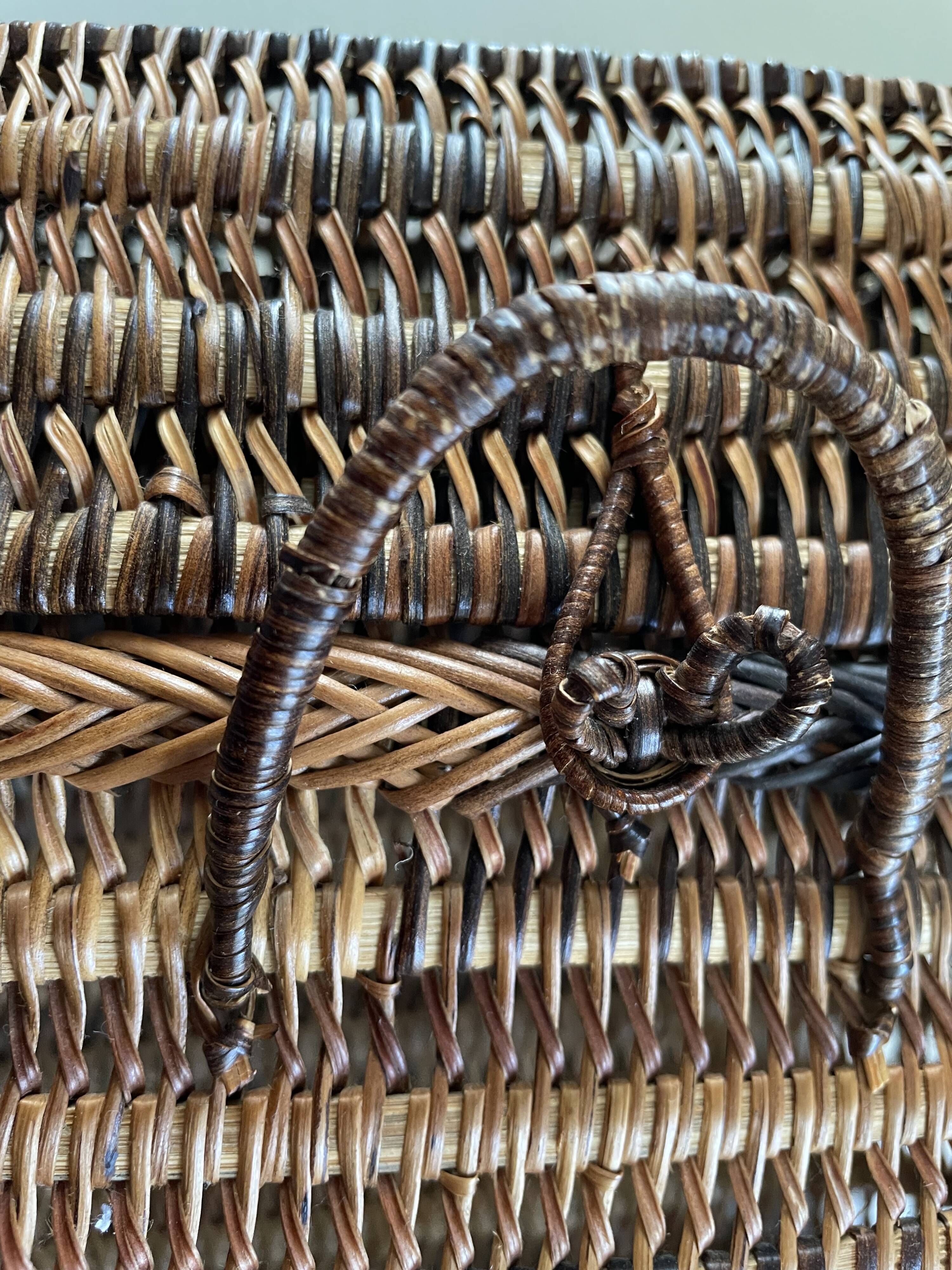 Asian rattan basket with lid 23×18 cm