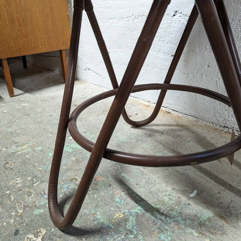 Round rattan coffee table