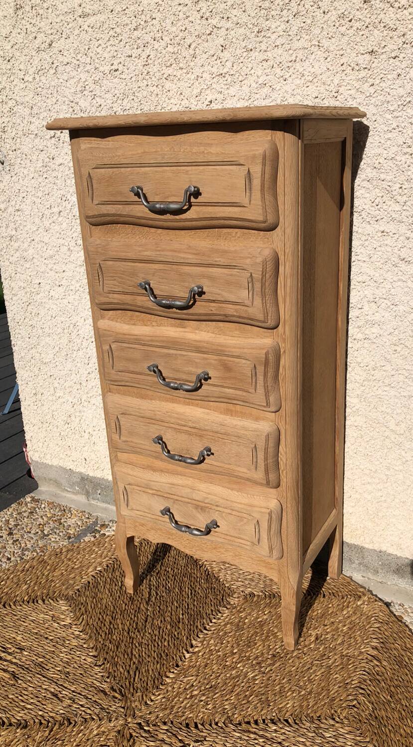 Raw wood chest of drawers with 5 drawers
