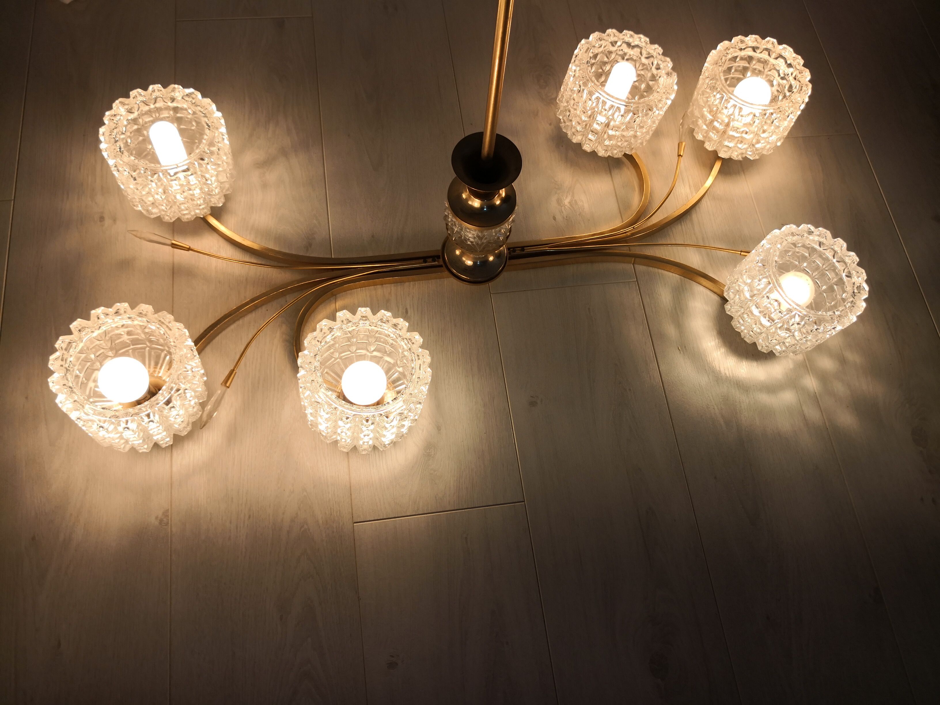 Luster 6 glass globes 60