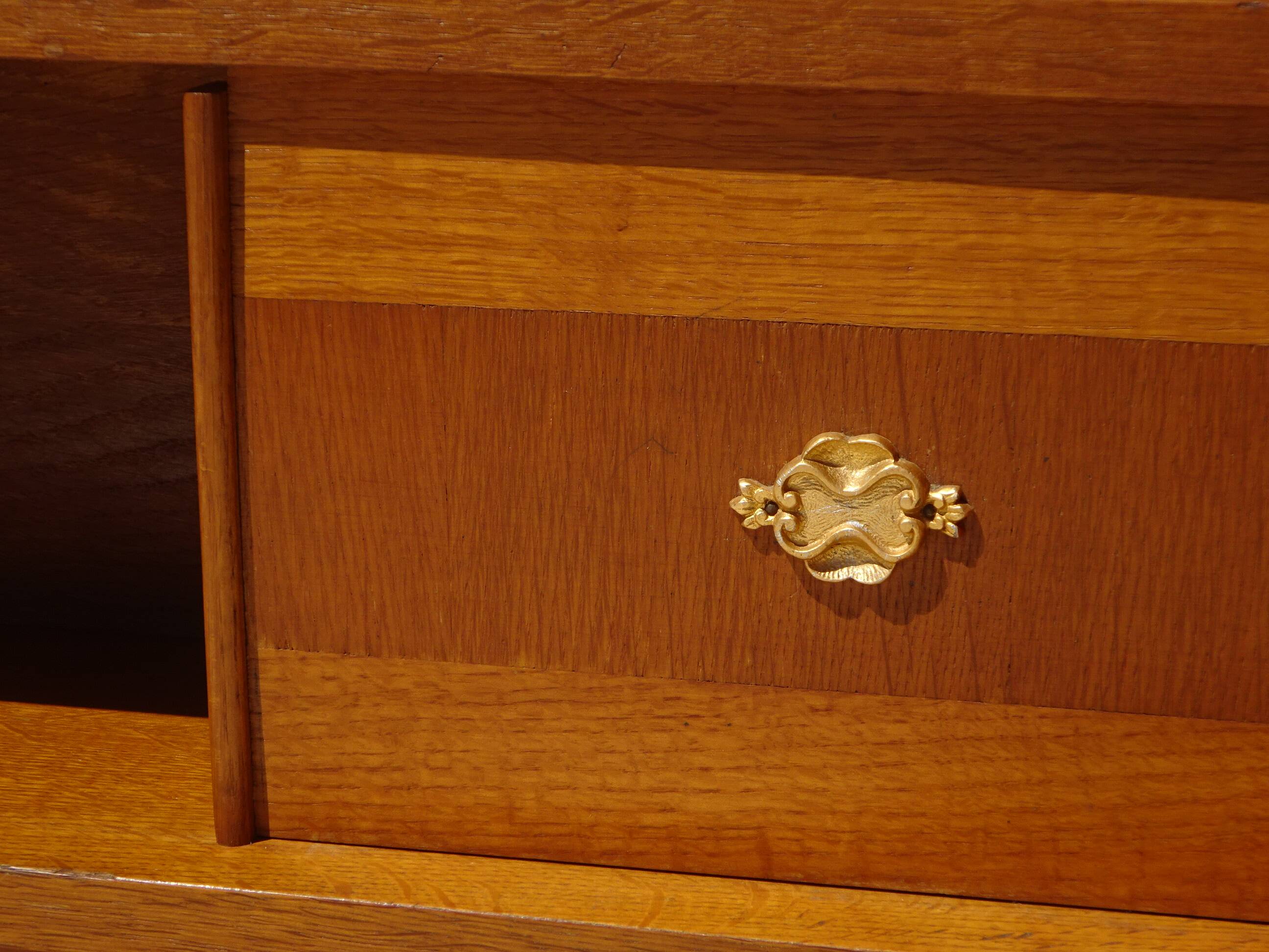 Cozy and oak headboard