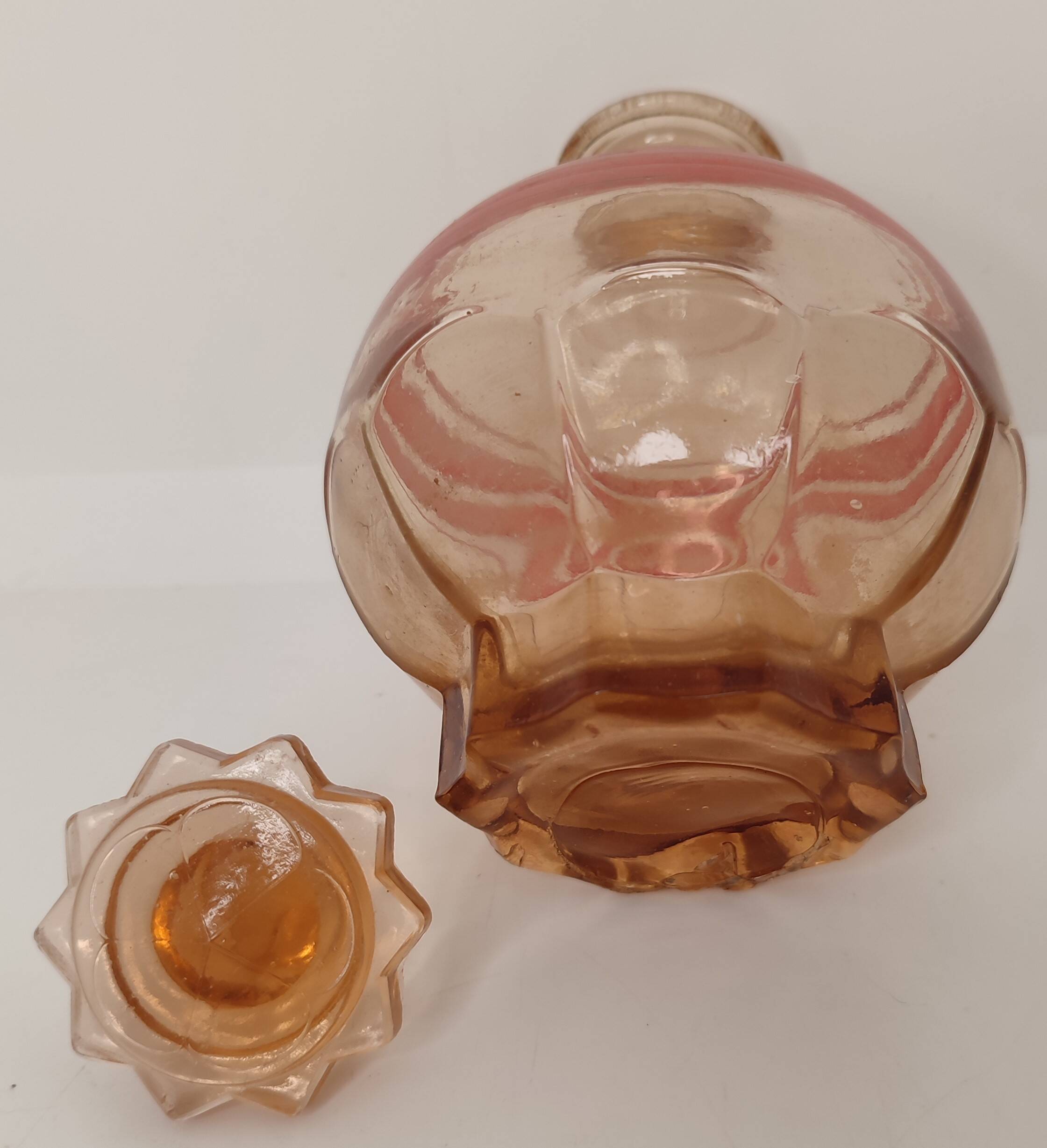 Carafe liquor service + vintage glasses