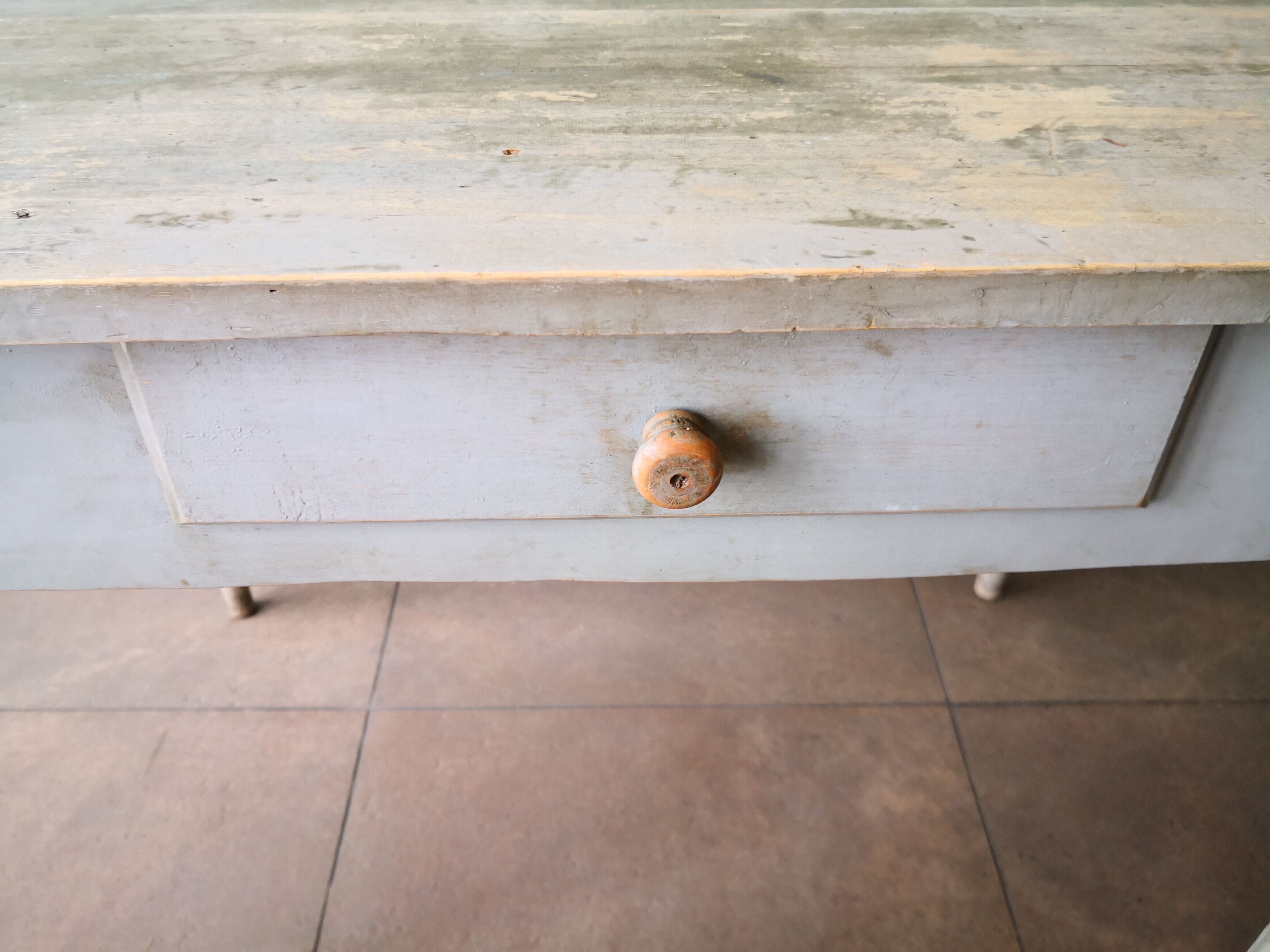 Table en bois bureau patine grise