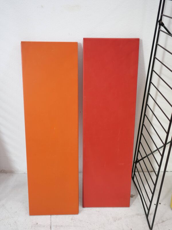 Etagère Tomado en étagères de sol métal coloré années 1958