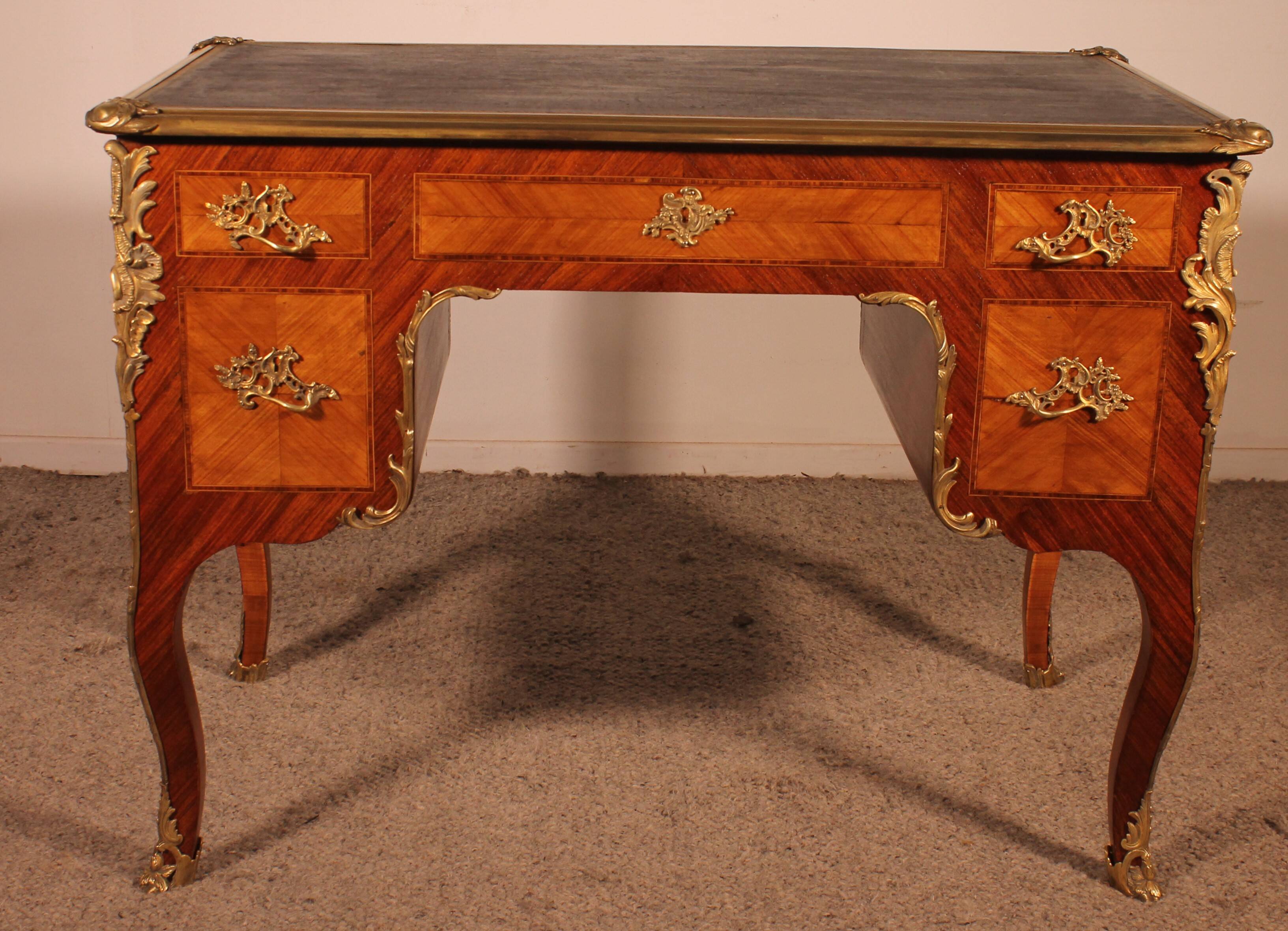 Small Double-Sided Writing Desk in Rosewood in Louis XV style from the 19th century.