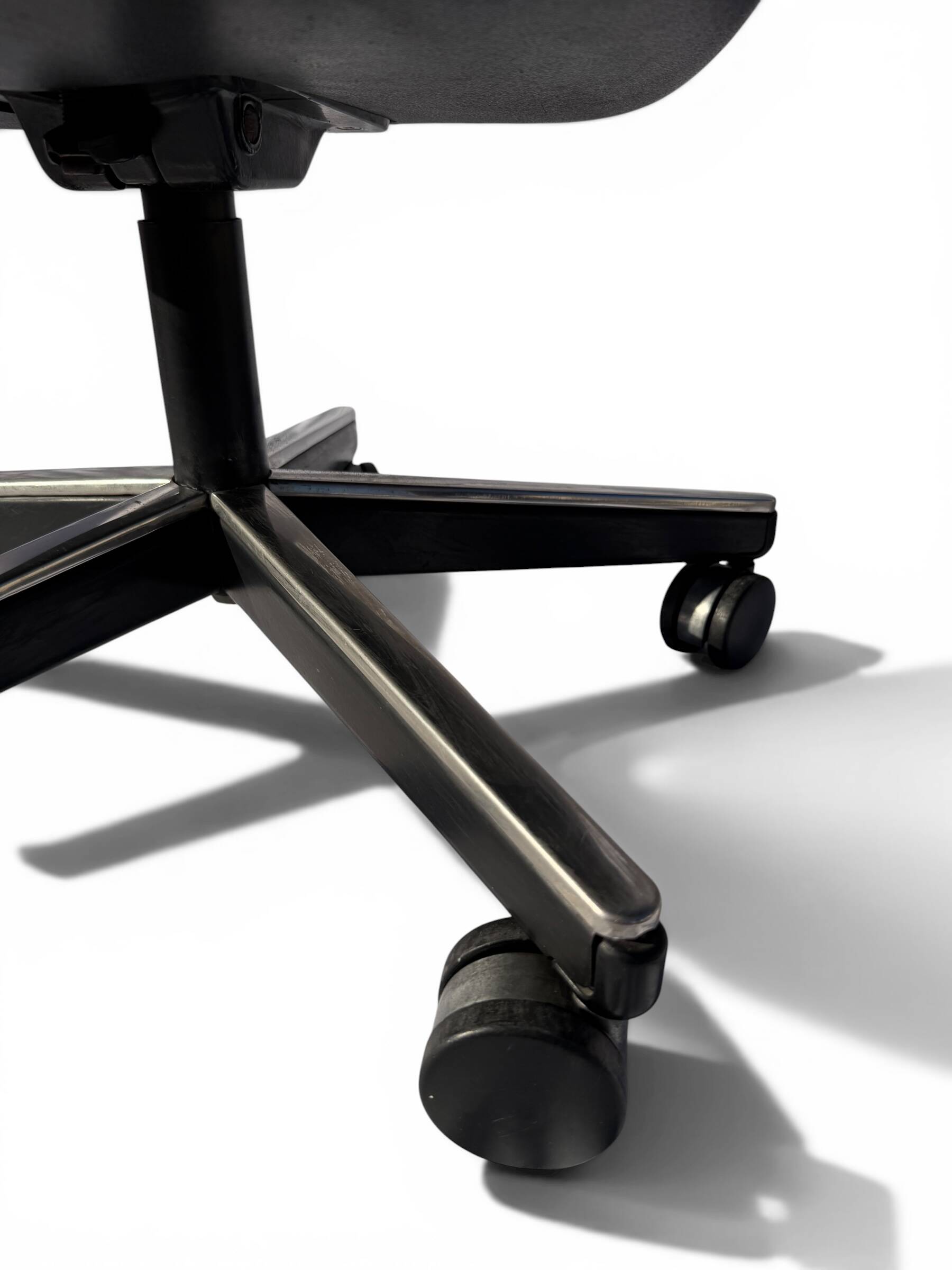 Pollock Office Chair Bordeaux Leather - Knoll International