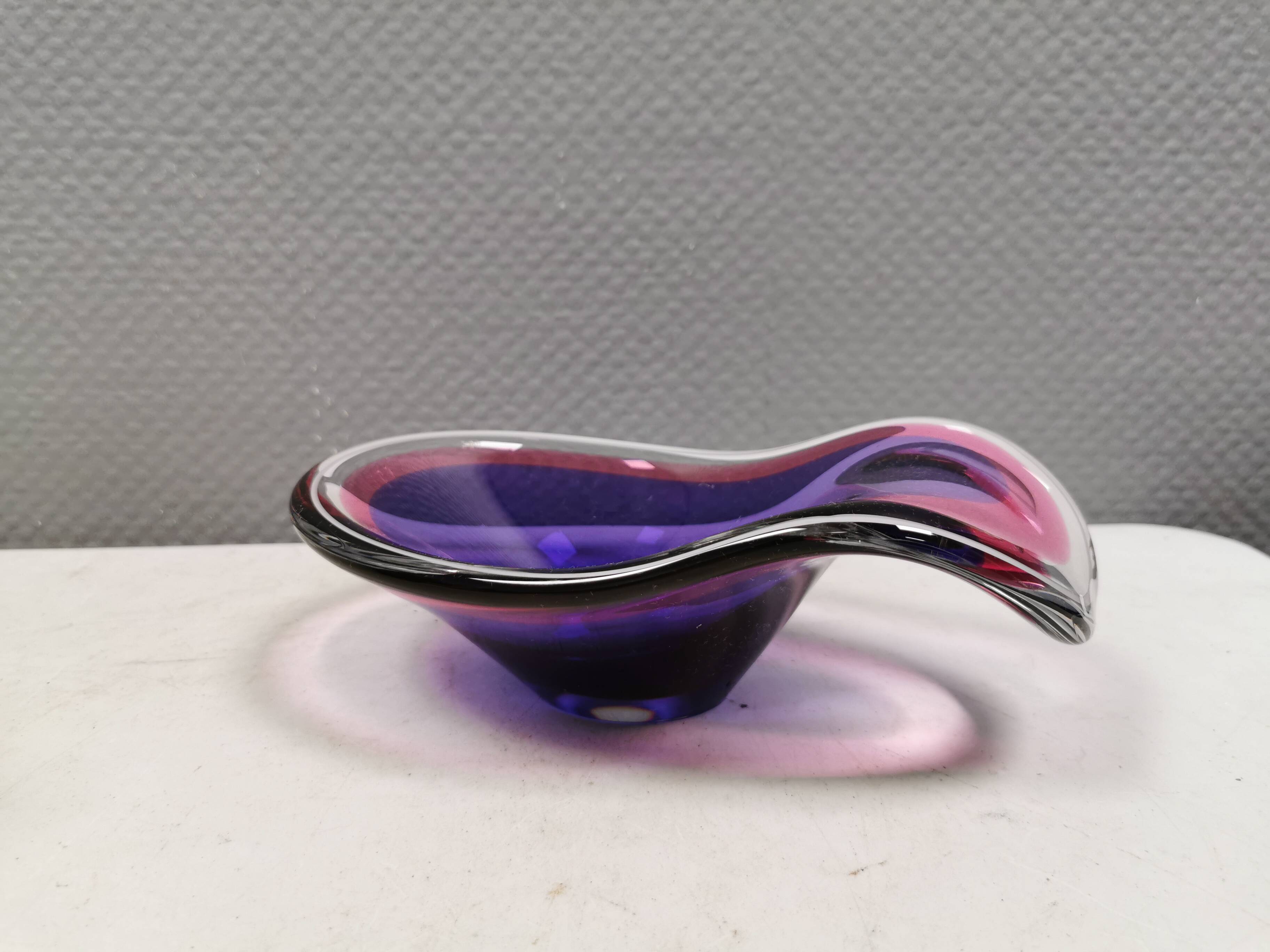 Beautiful dish/bowl in many coloured glass.
