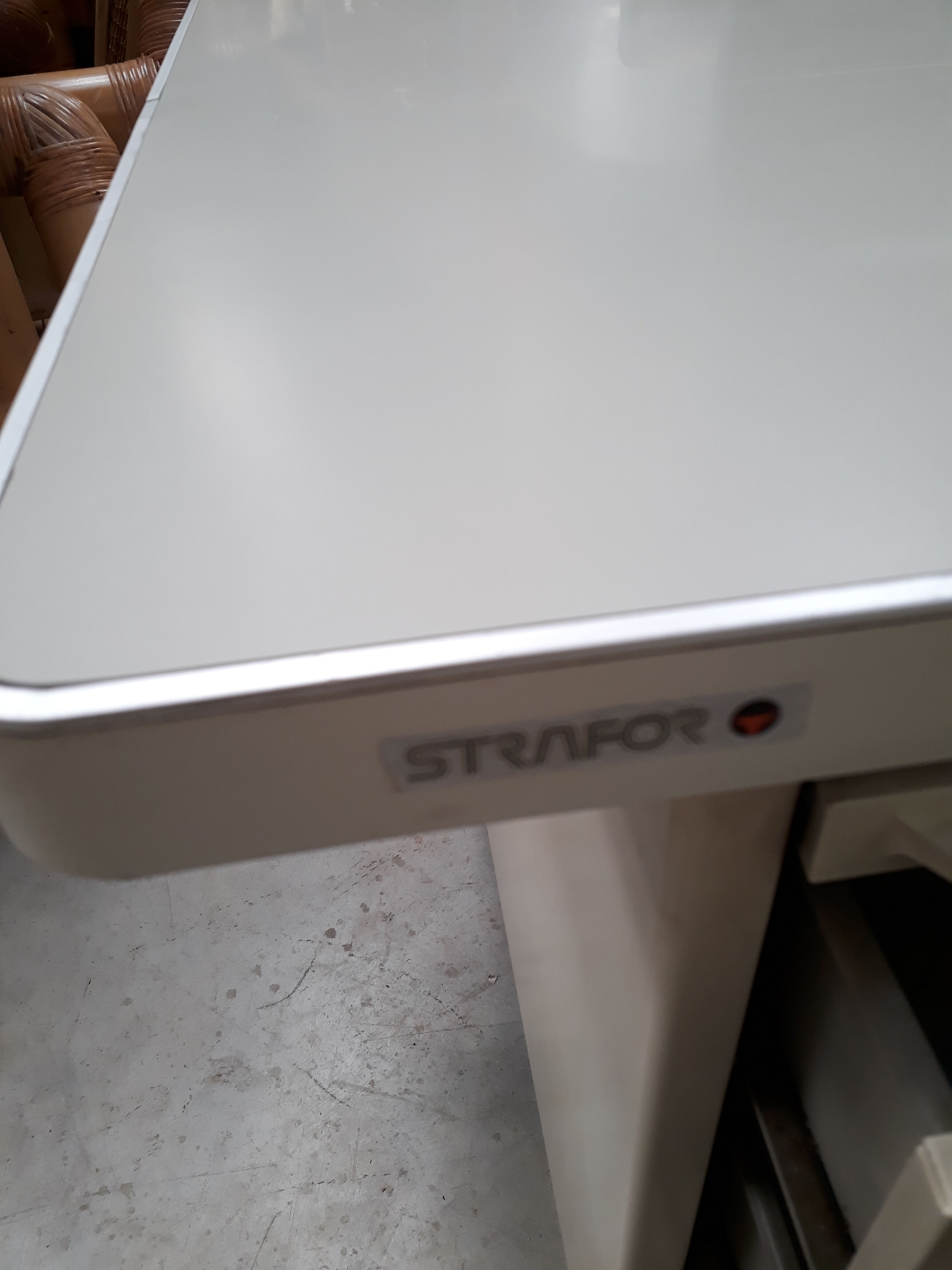 Office metal Strafor