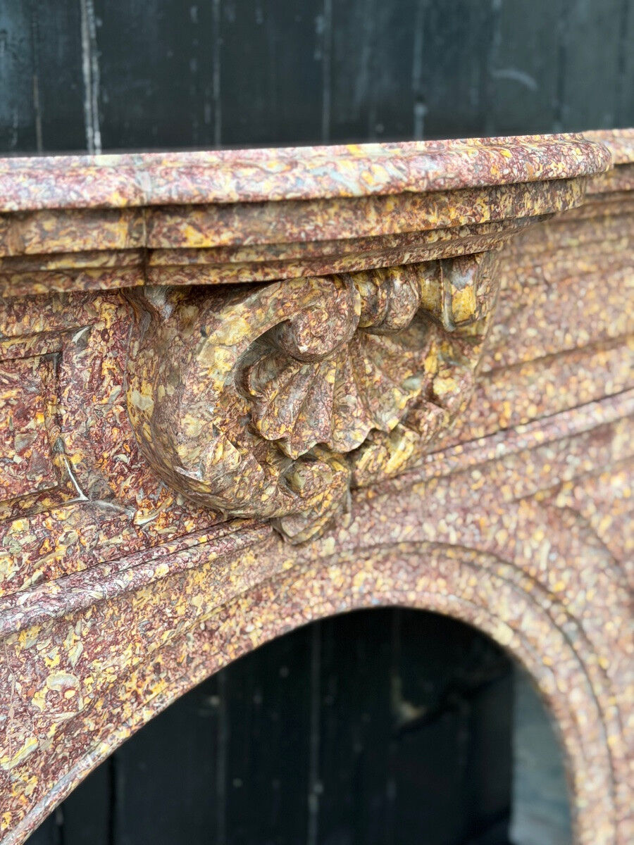 Impressive Napoleon III fireplace in violet brocatelle marble from Spain, circa 1880.