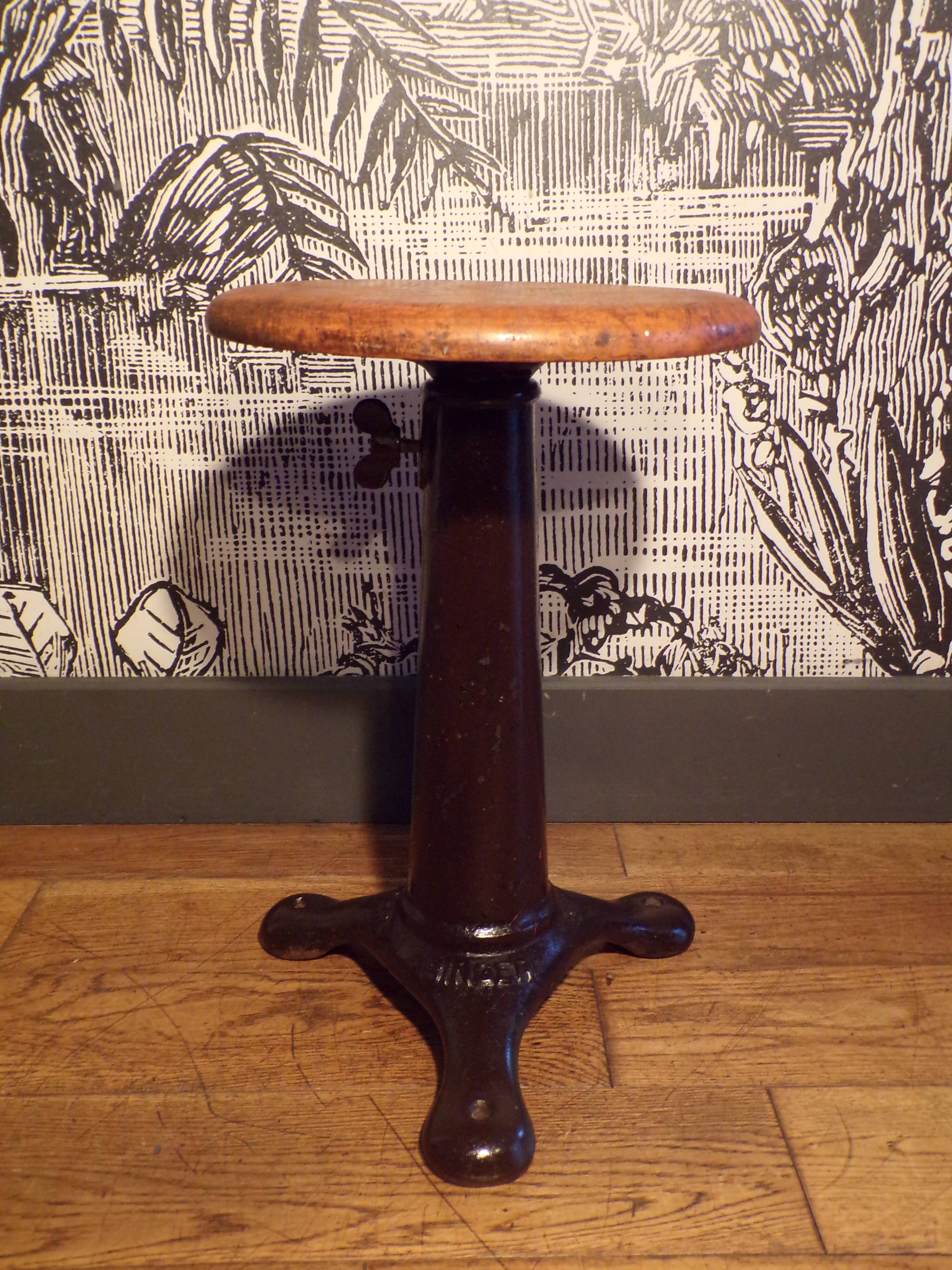 Singer stool 1930 in cast iron with screws