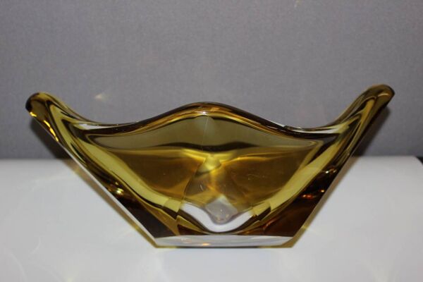 Coupe en cristal jaune et clair vers 1960