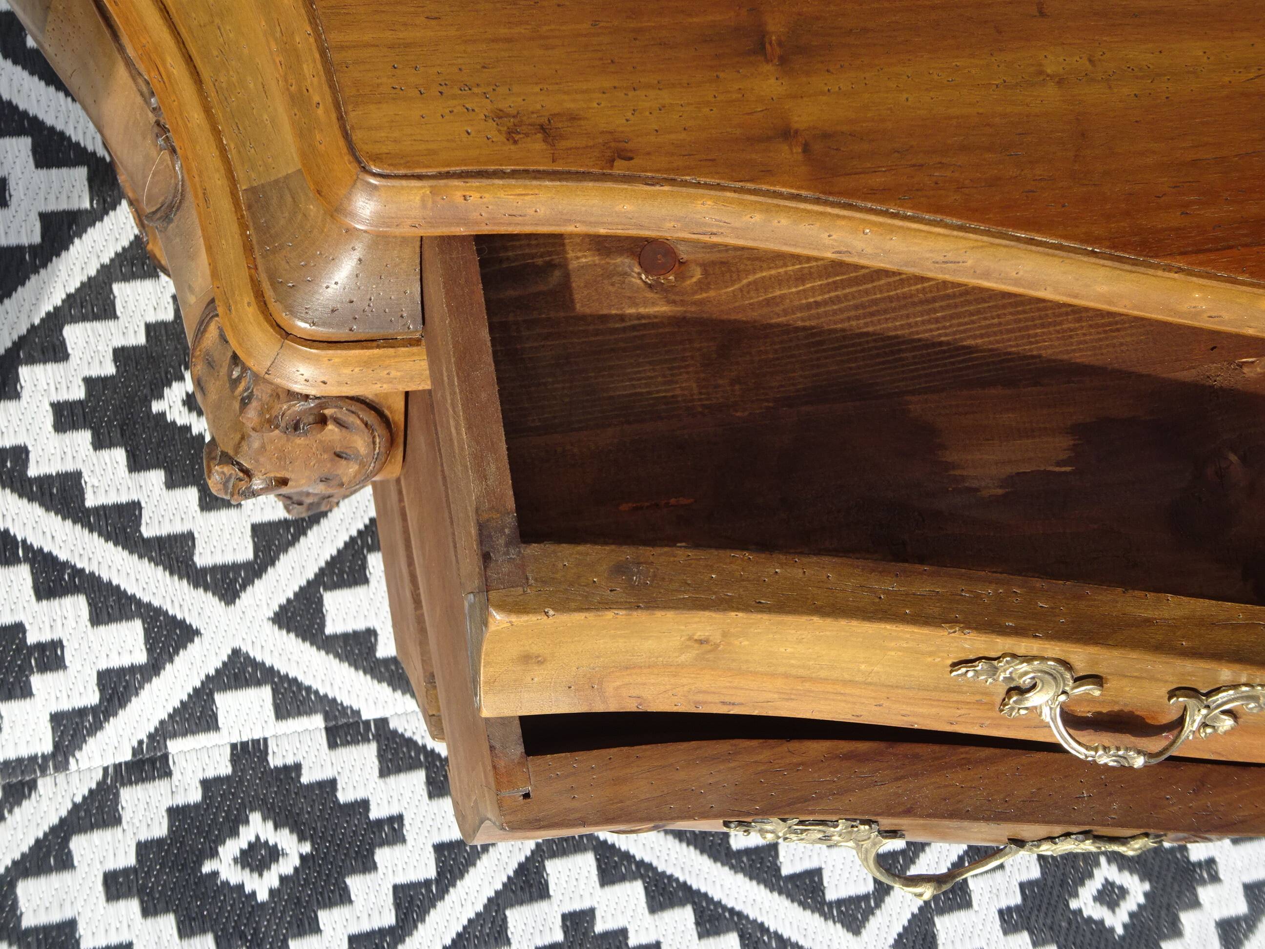 Coffin-style chest of drawers in walnut