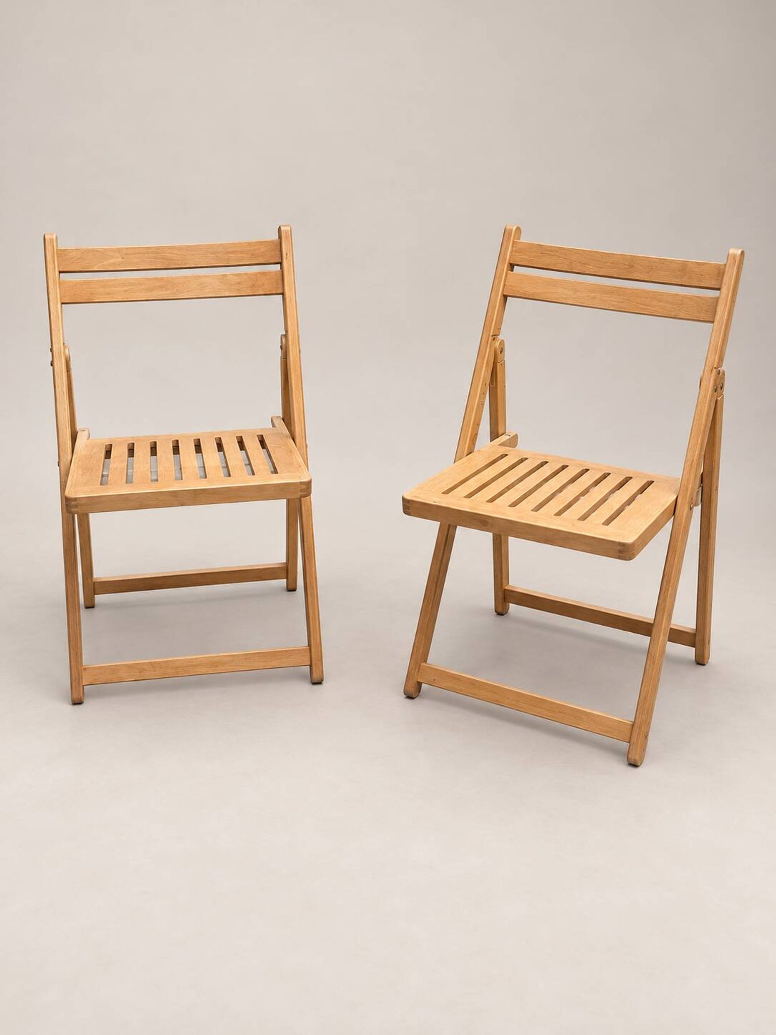 Chaise pliante en bois naturel – Assise ajourée