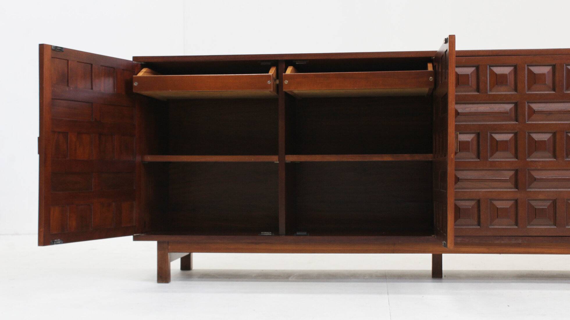 Buffet crédence brutaliste espagnol vintage des années 1970