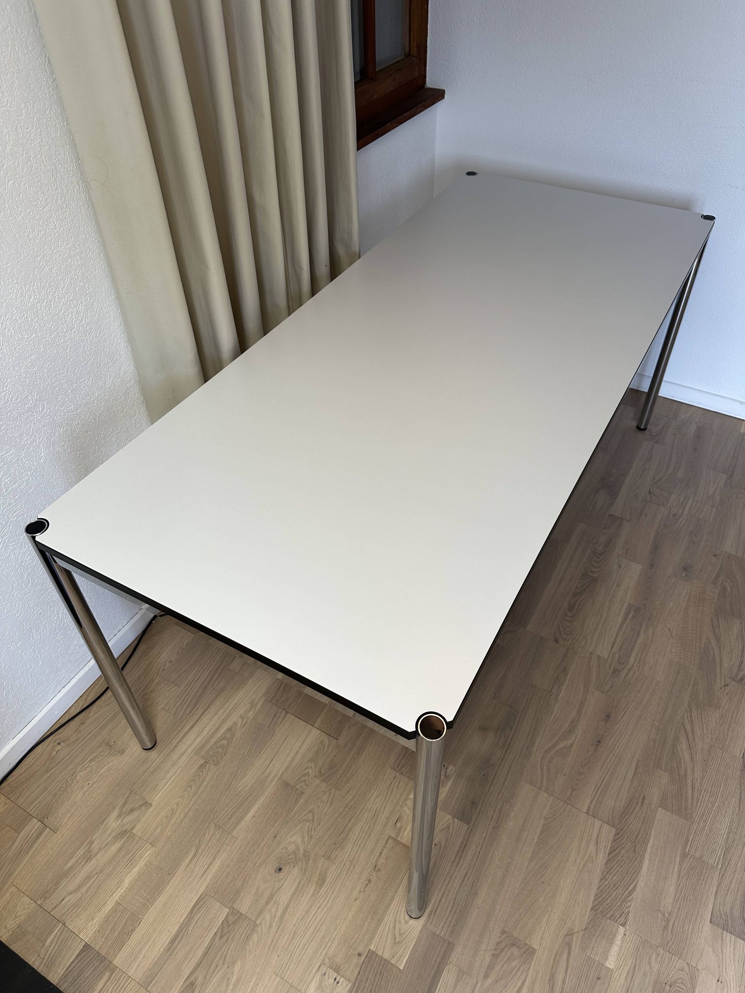 Bureau USM Haller en stratifié gris perle
