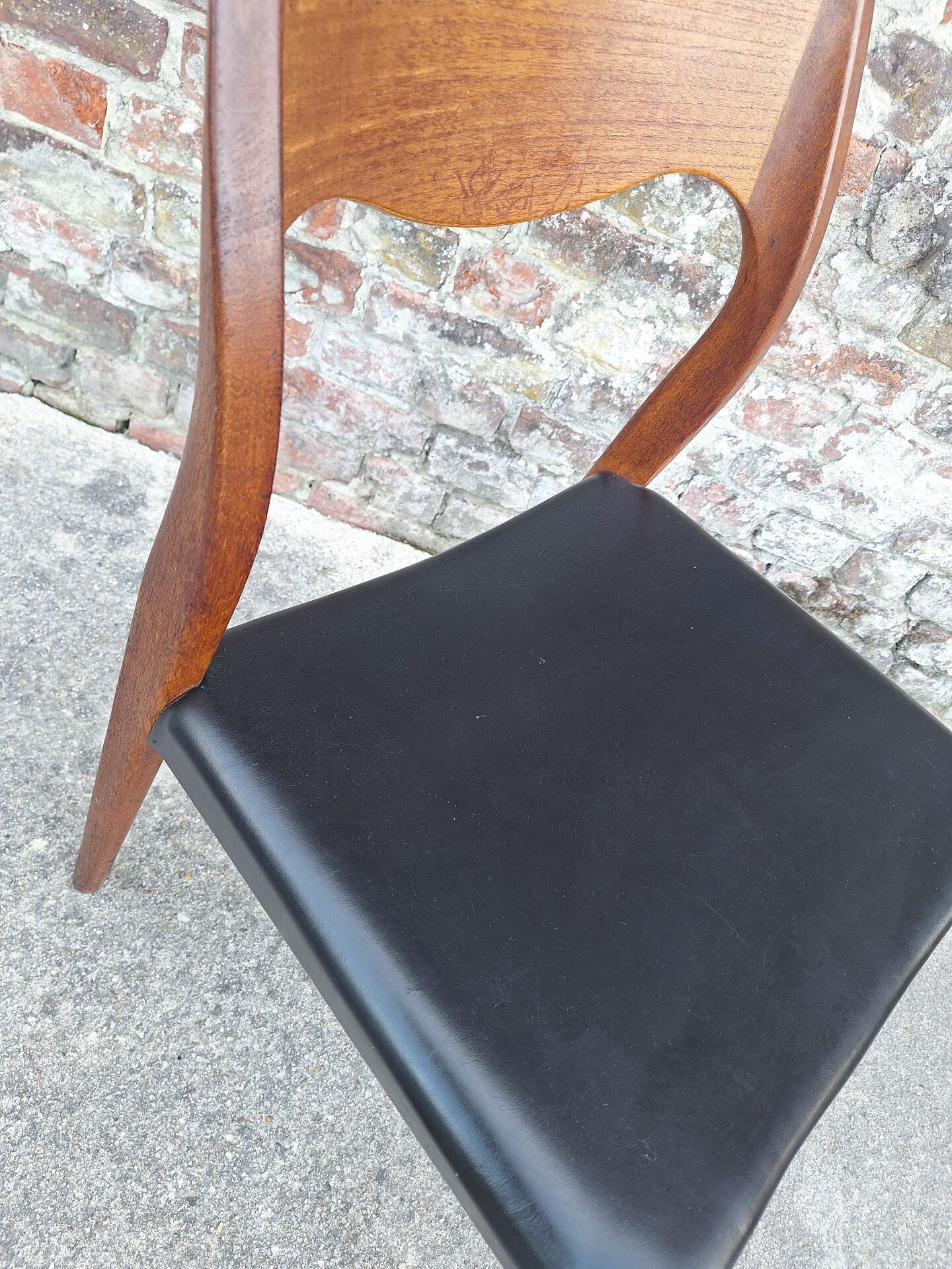 Set of 6 chairs model 71 by Niels O. Moller, vintage Scandinavian furniture.