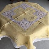 Old tea tablecloth with 6 towels