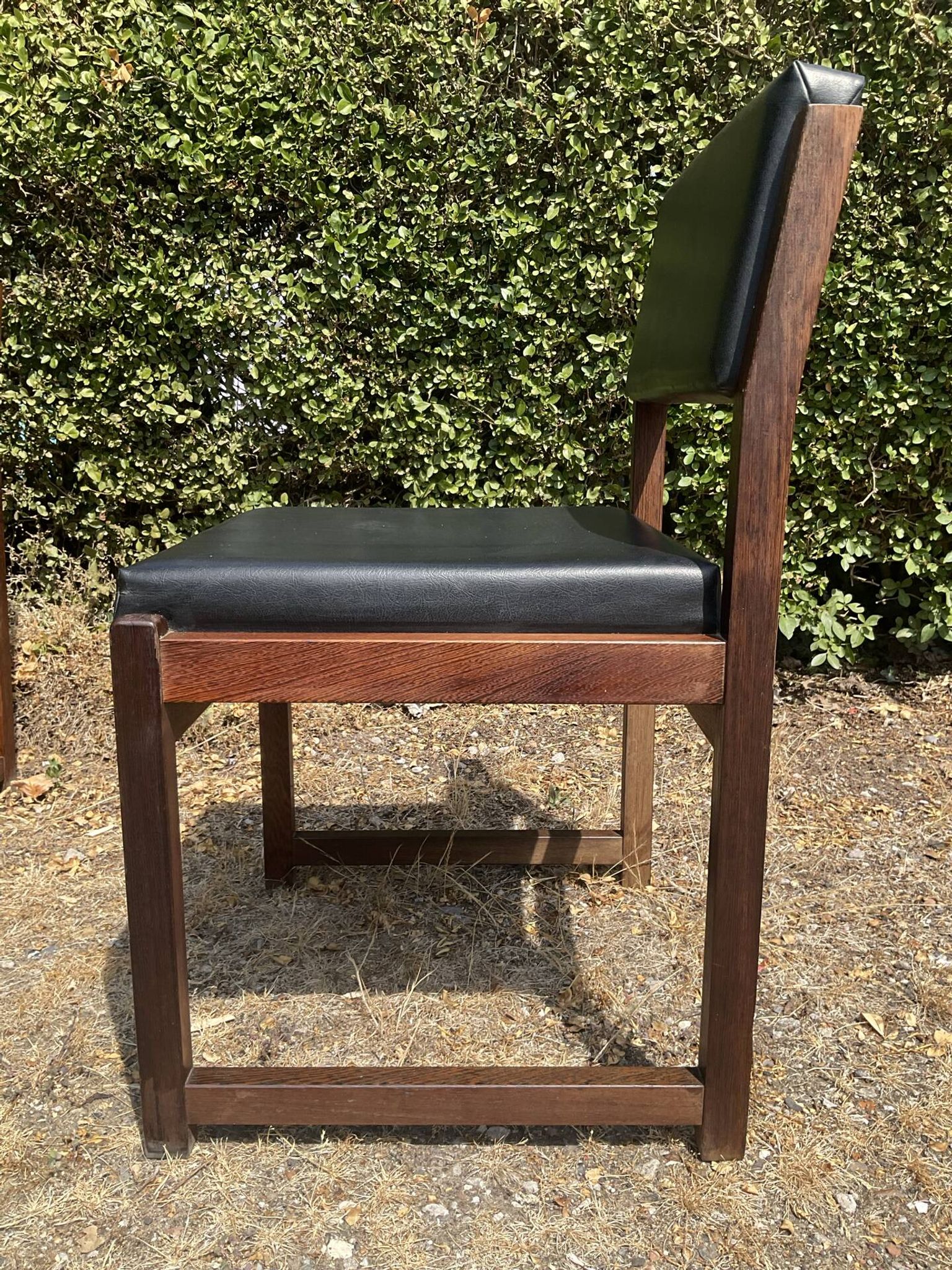 Set of 6 vintage teak chairs with black Skaï.