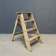 Escaliers ou marches en brocante gris clair
