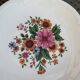 Plat a gateaux en faience, GIEN France, motif floral, fleurs très colorées, art de la table, vintage