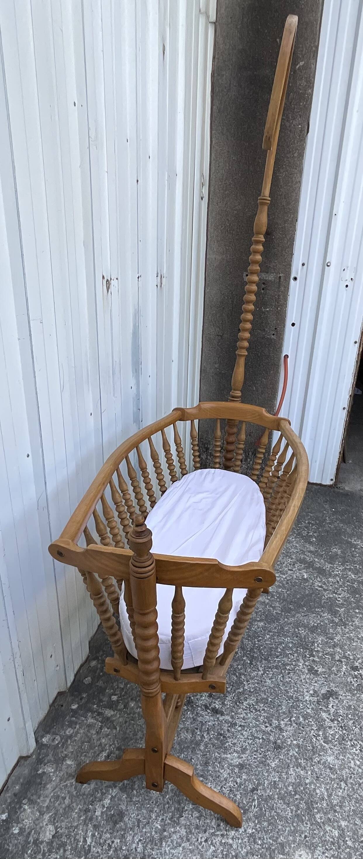 Antique cradle in solid beech – Early 20th century