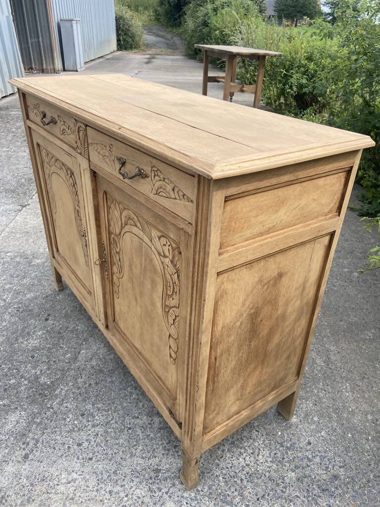 Parisian buffet in raw wood