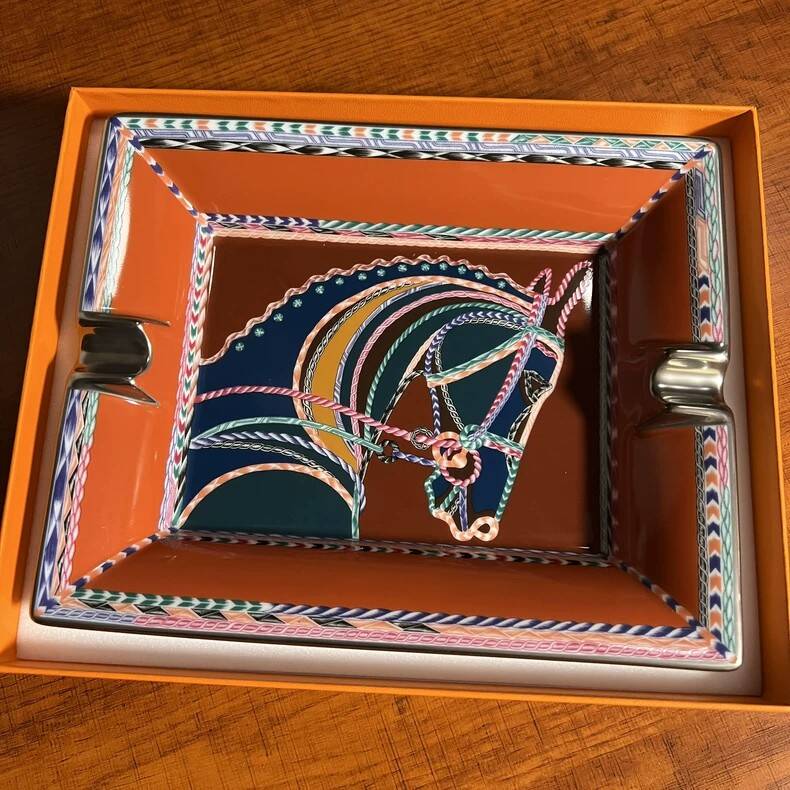 Cendrier en porcelaine fine Hermès – Cheval