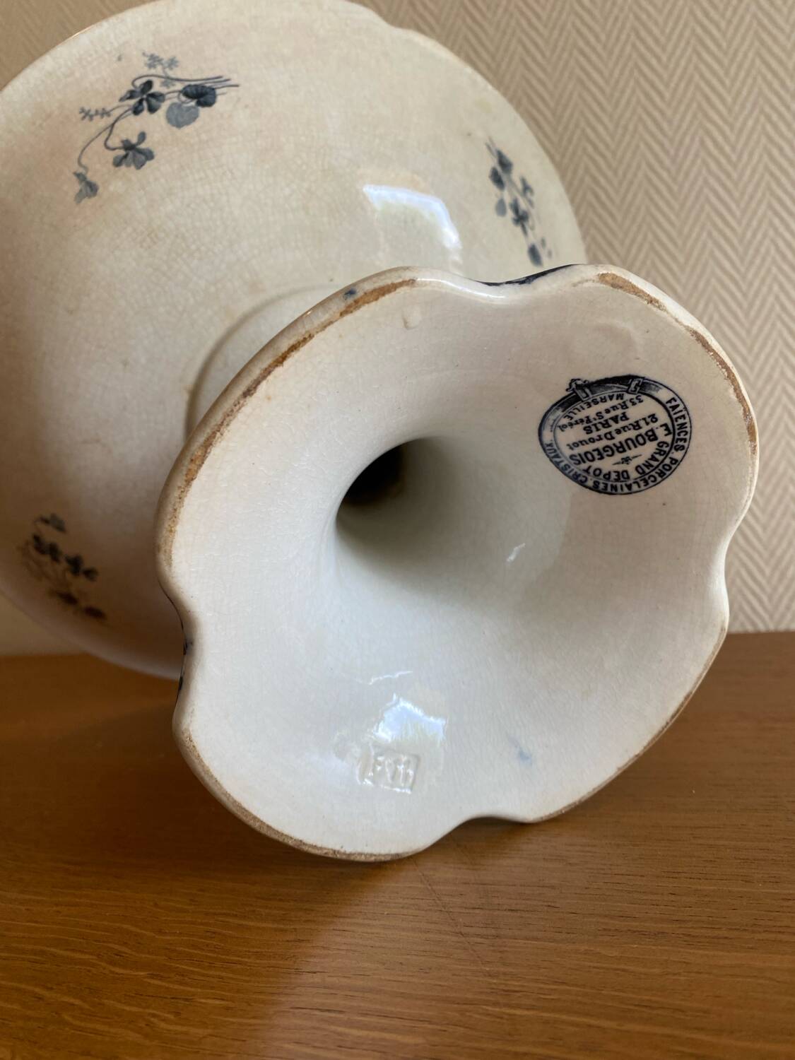 Antique fruit bowl signed E. Bourgeois Paris Grand Dépôt late 19th century